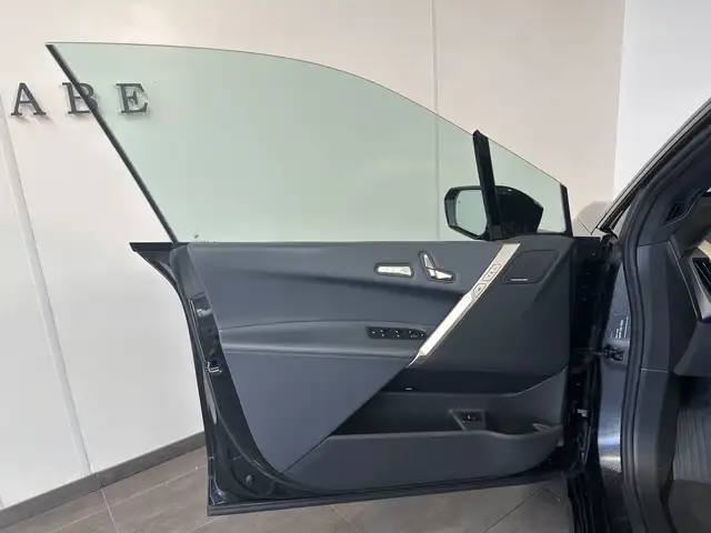 BMW Ix view 6