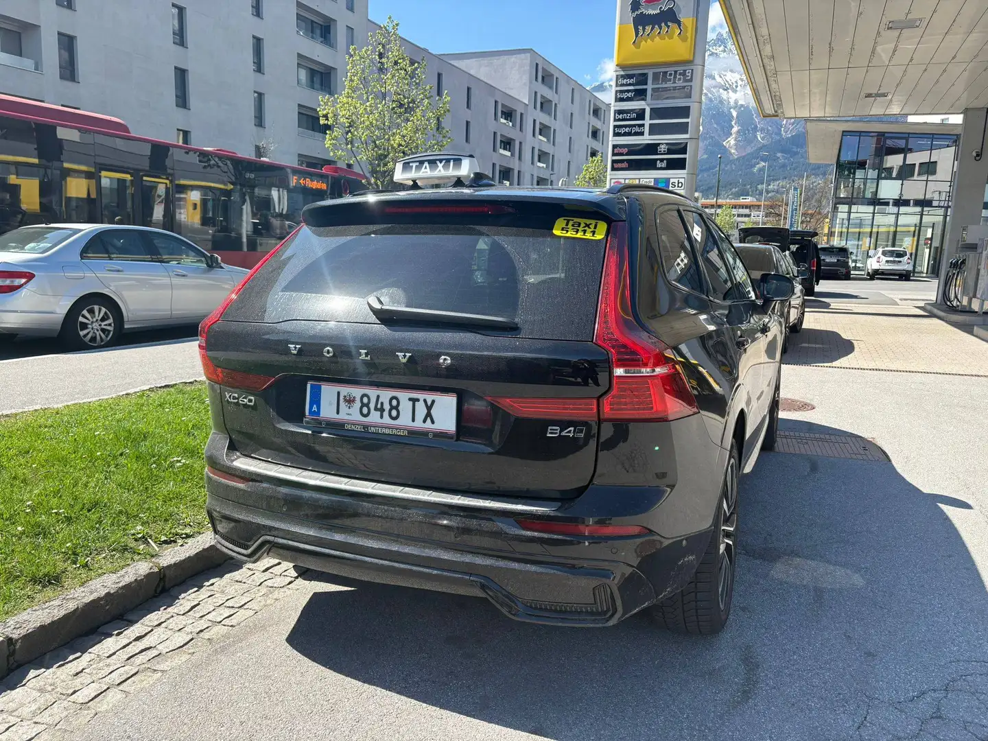 Volvo XC60 XC60 B4 Plus Dark AWD Geartronic Plus Dark Schwarz - 2