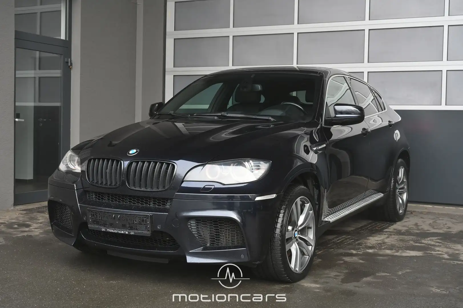 BMW X6 M Schwarz - 1
