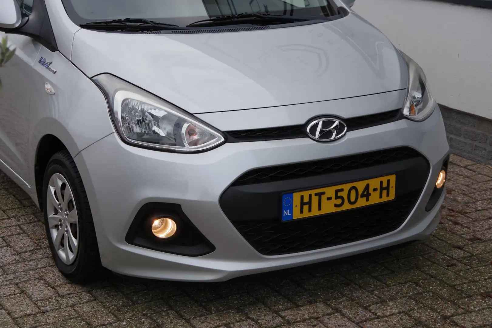 Hyundai i10 1.0i i-Motion Comfort Grijs - 2