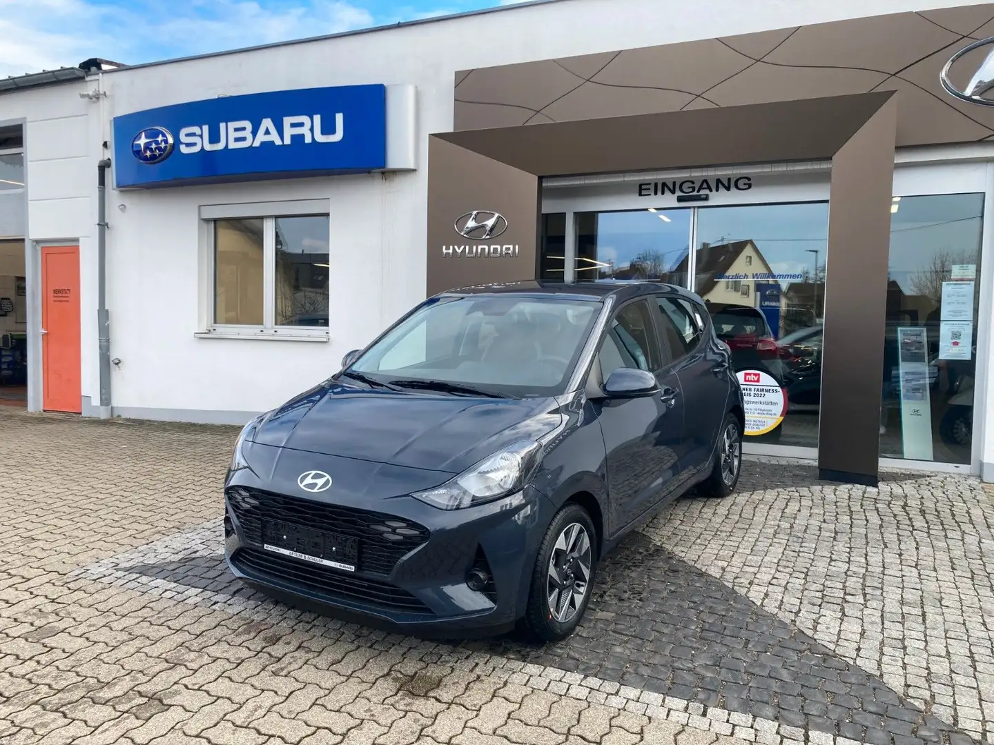 Hyundai i10 1.0 Trend + Komfort-Paket Grau - 2