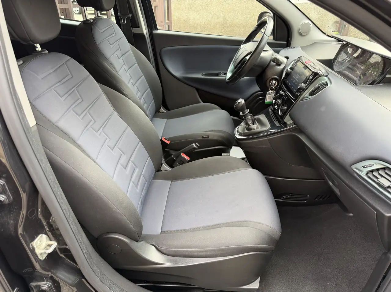 Lancia Ypsilon 2023 — фото 7