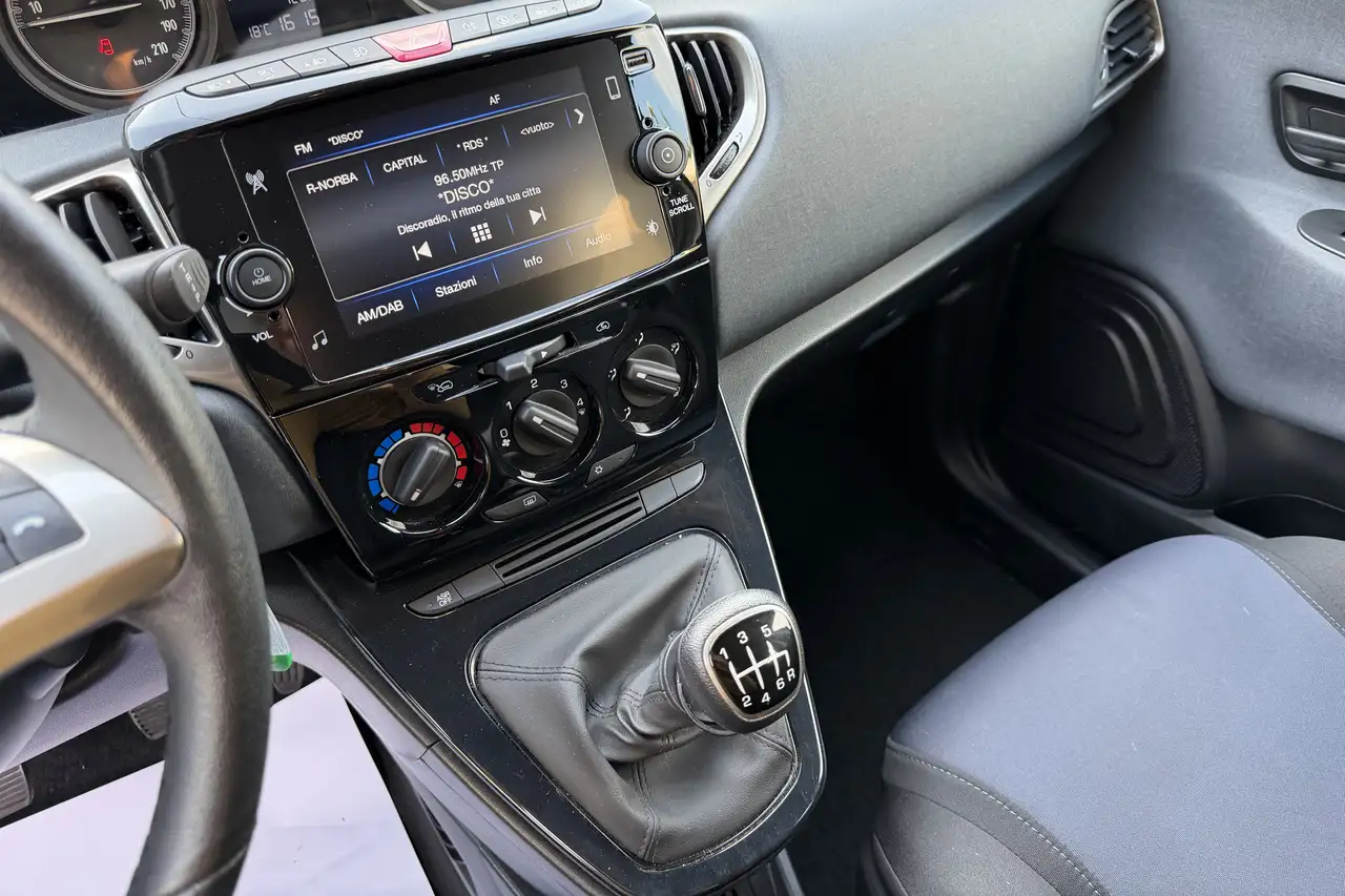 Lancia Ypsilon 2023 — фото 9