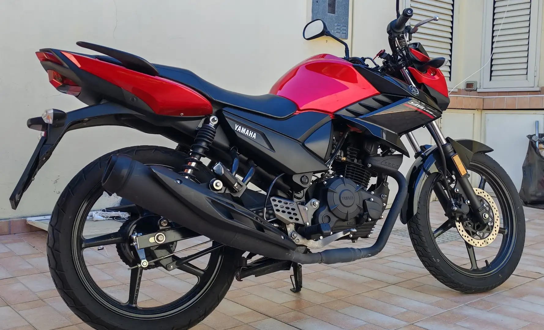 Yamaha YS 125 Zwart - 1