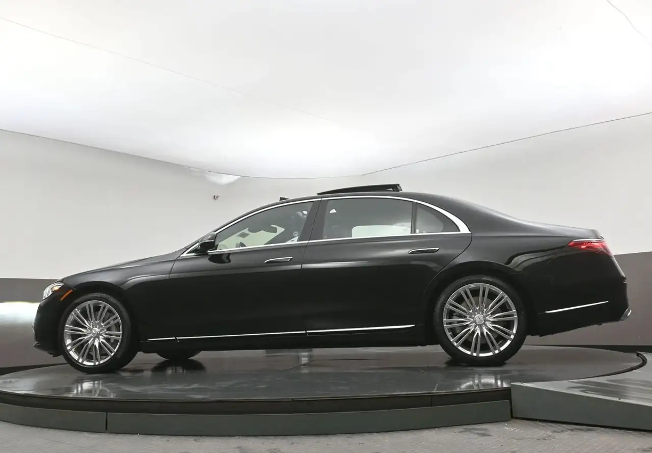 Mercedes-Benz S-Class снимка Mercedes-Benz S-Class