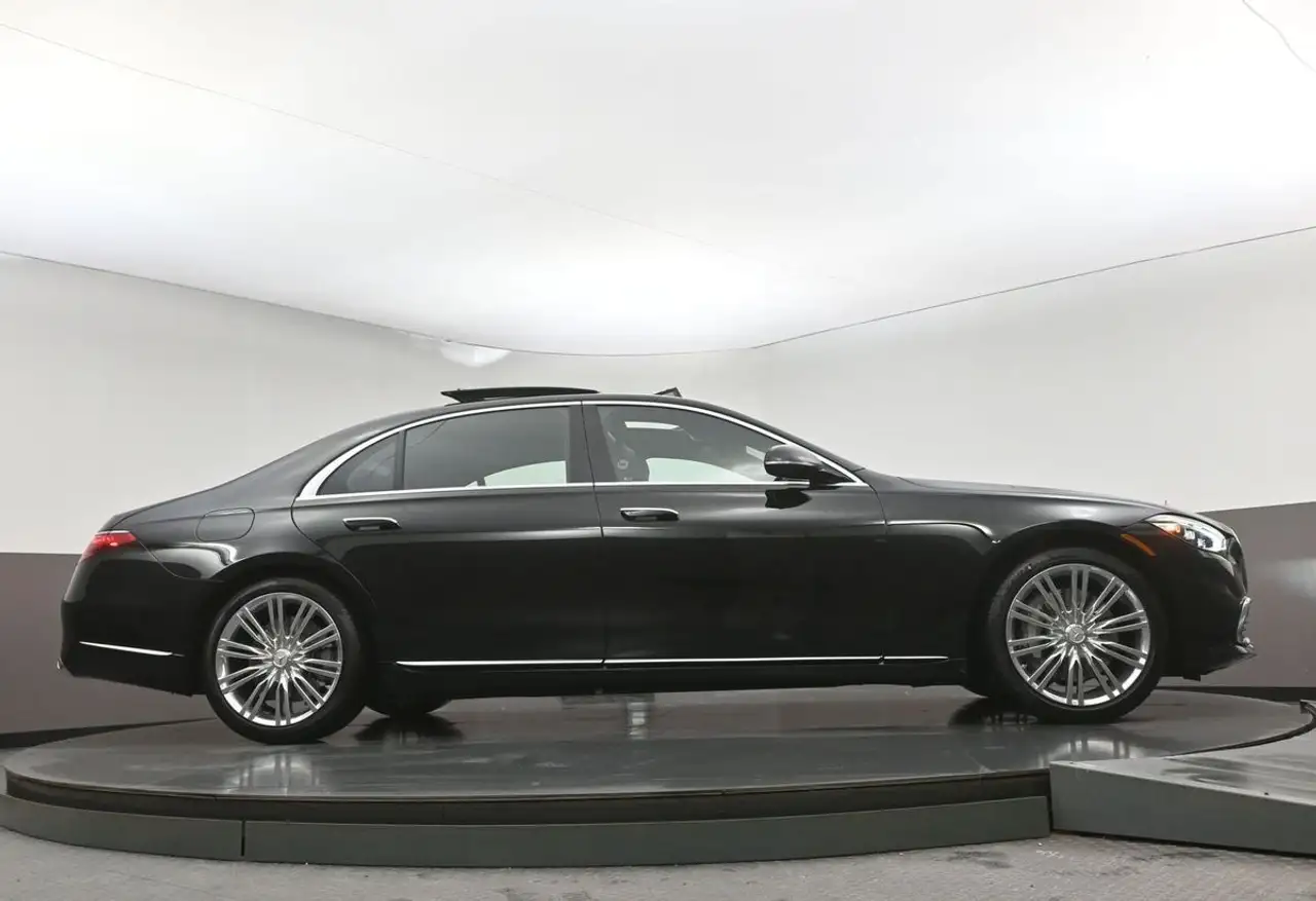Mercedes-Benz S-Class снимка Mercedes-Benz S-Class