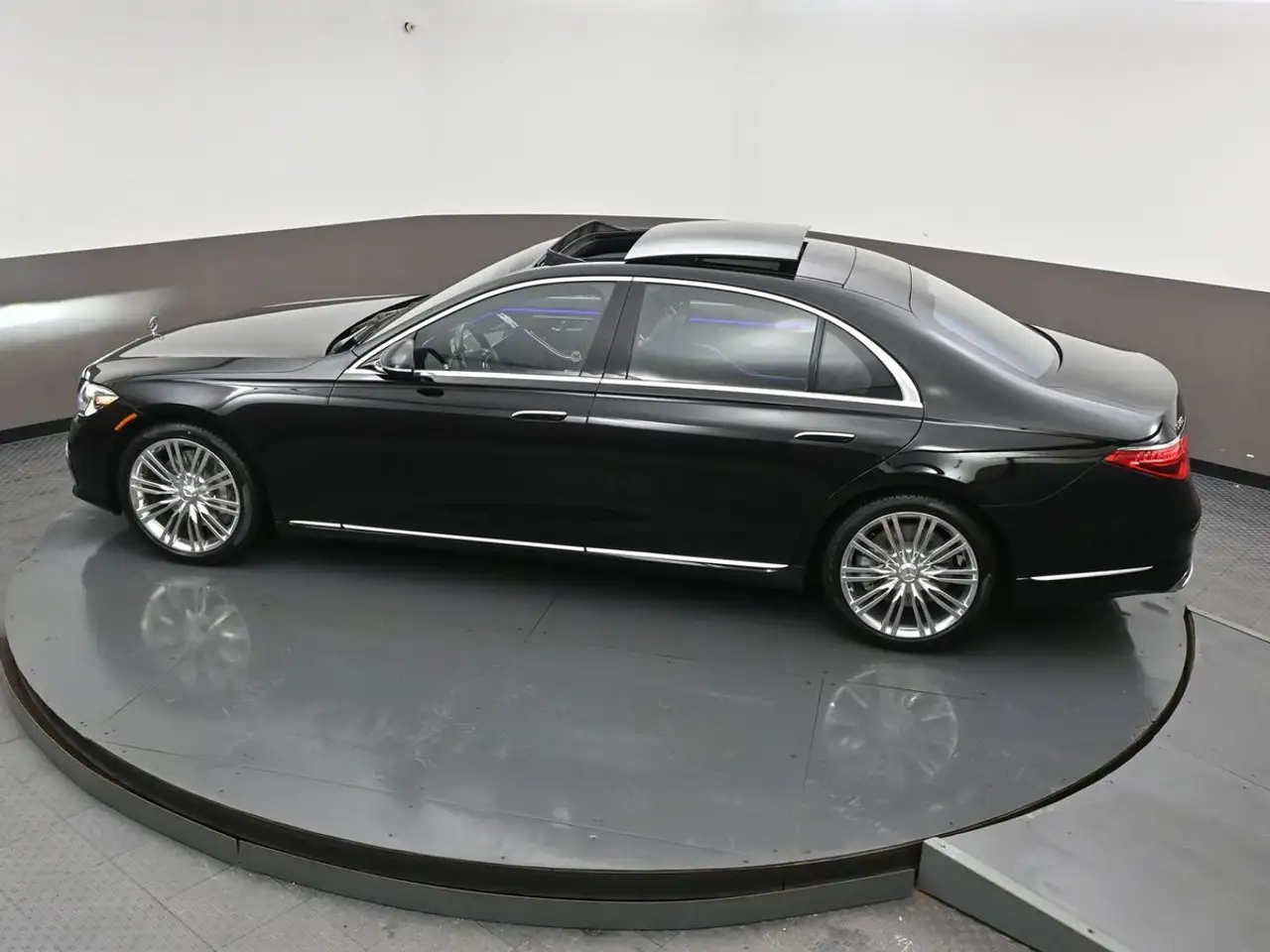 Mercedes-Benz S-Class снимка Mercedes-Benz S-Class