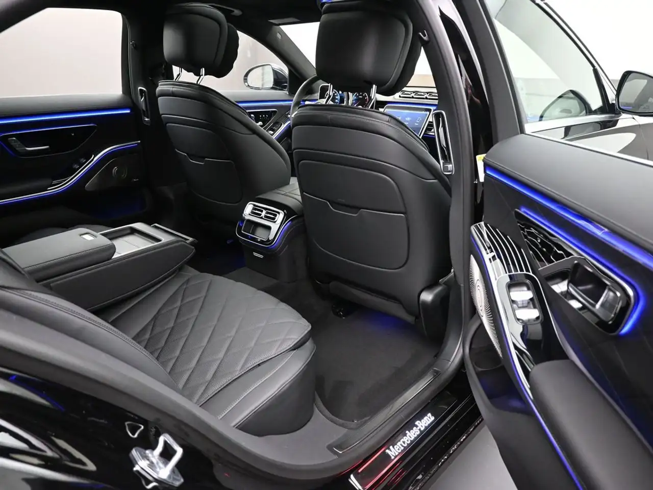 Mercedes-Benz S-Class снимка Mercedes-Benz S-Class
