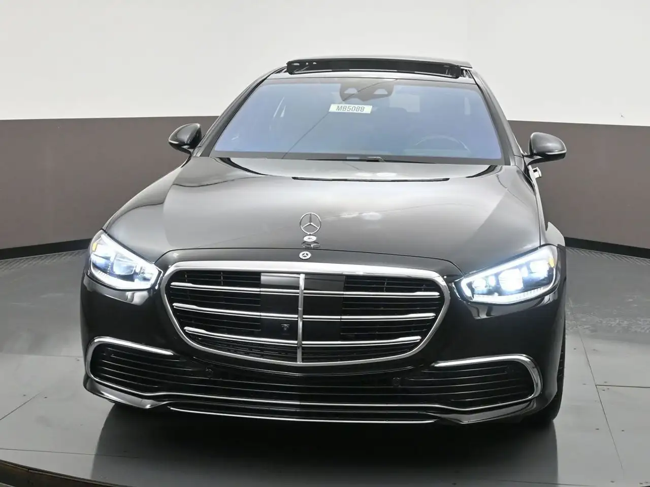 Mercedes-Benz S-Class снимка Mercedes-Benz S-Class