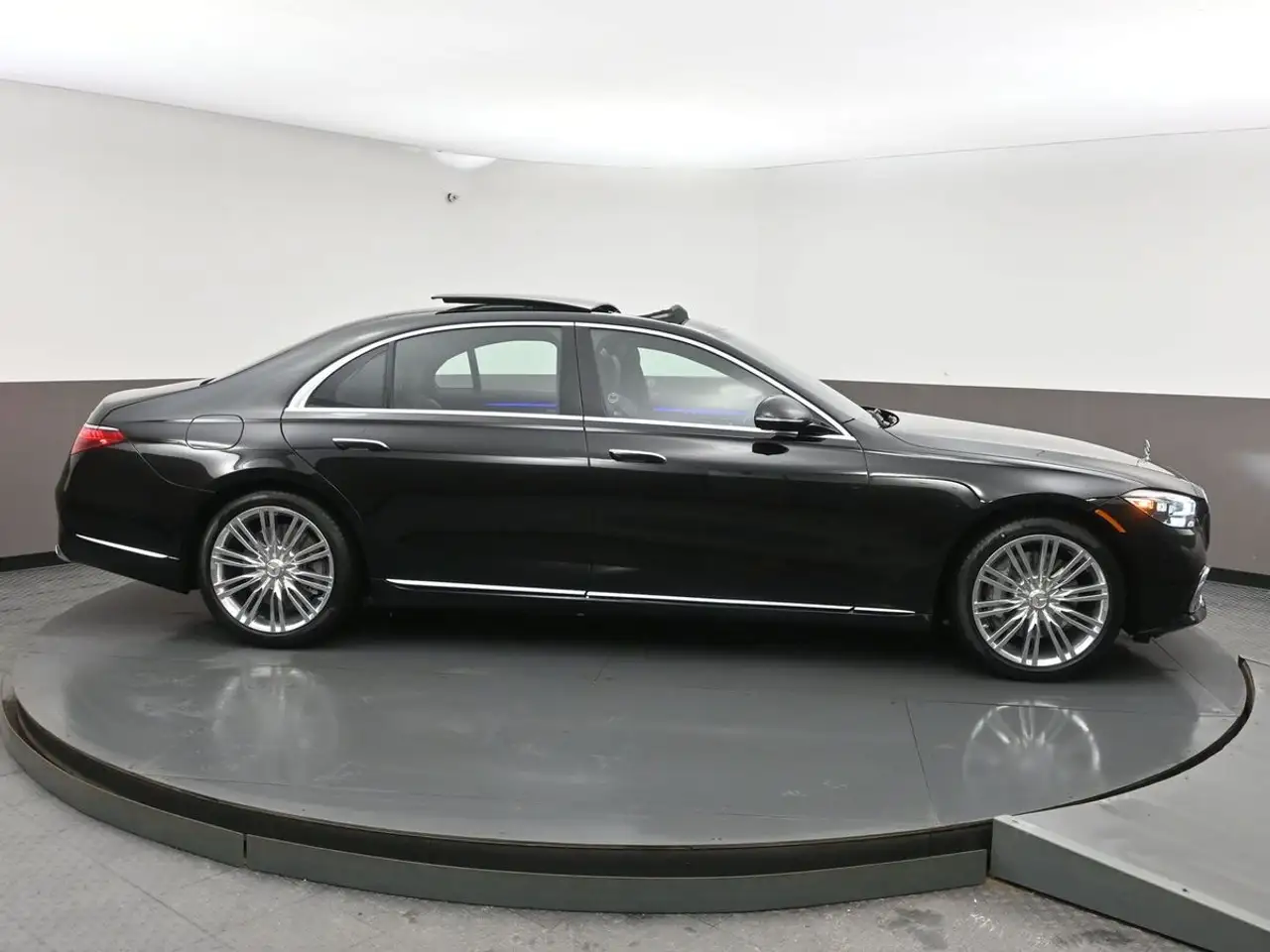 Mercedes-Benz S-Class снимка Mercedes-Benz S-Class