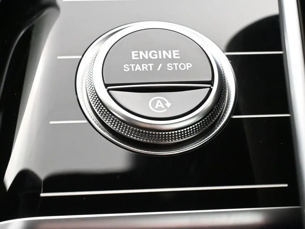 Mercedes-Benz S-Class снимка Mercedes-Benz S-Class