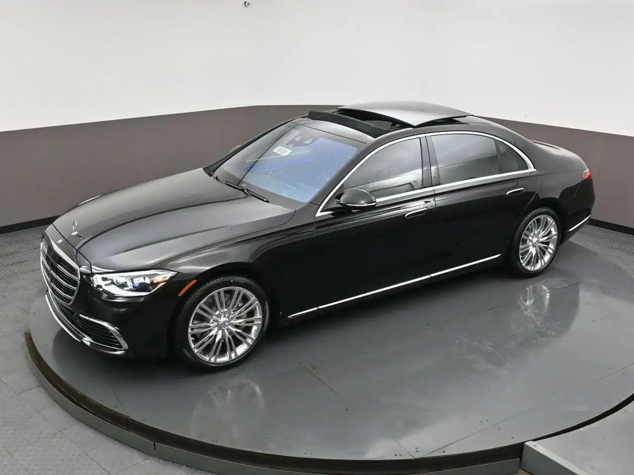 Mercedes-Benz S-Class снимка Mercedes-Benz S-Class