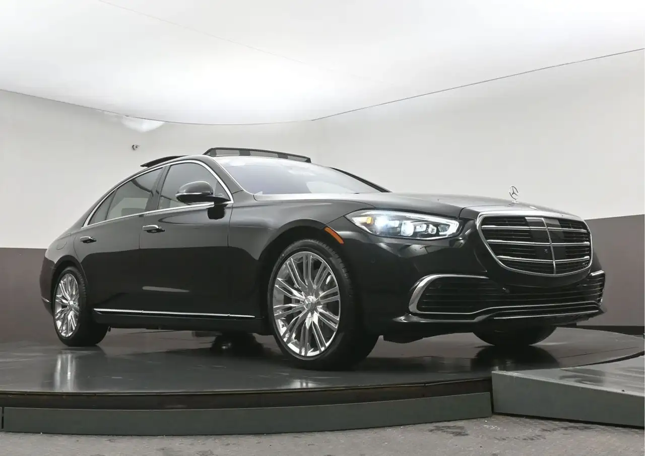 Mercedes-Benz S-Class снимка Mercedes-Benz S-Class