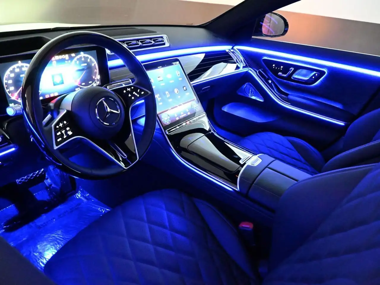 Mercedes-Benz S-Class снимка Mercedes-Benz S-Class