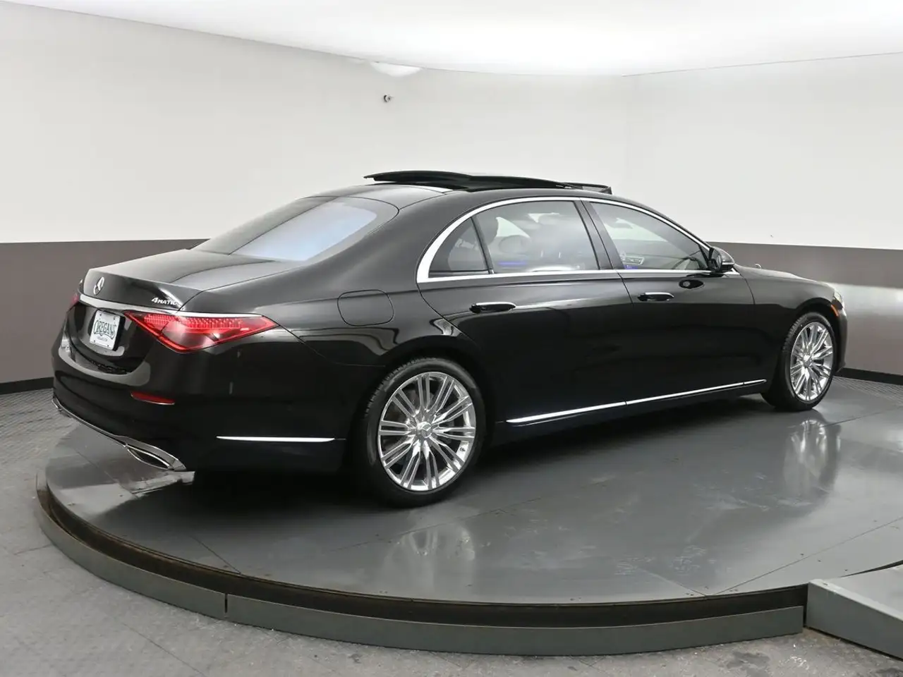 Mercedes-Benz S-Class снимка Mercedes-Benz S-Class