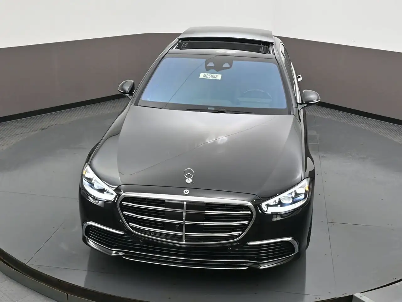 Mercedes-Benz S-Class снимка Mercedes-Benz S-Class
