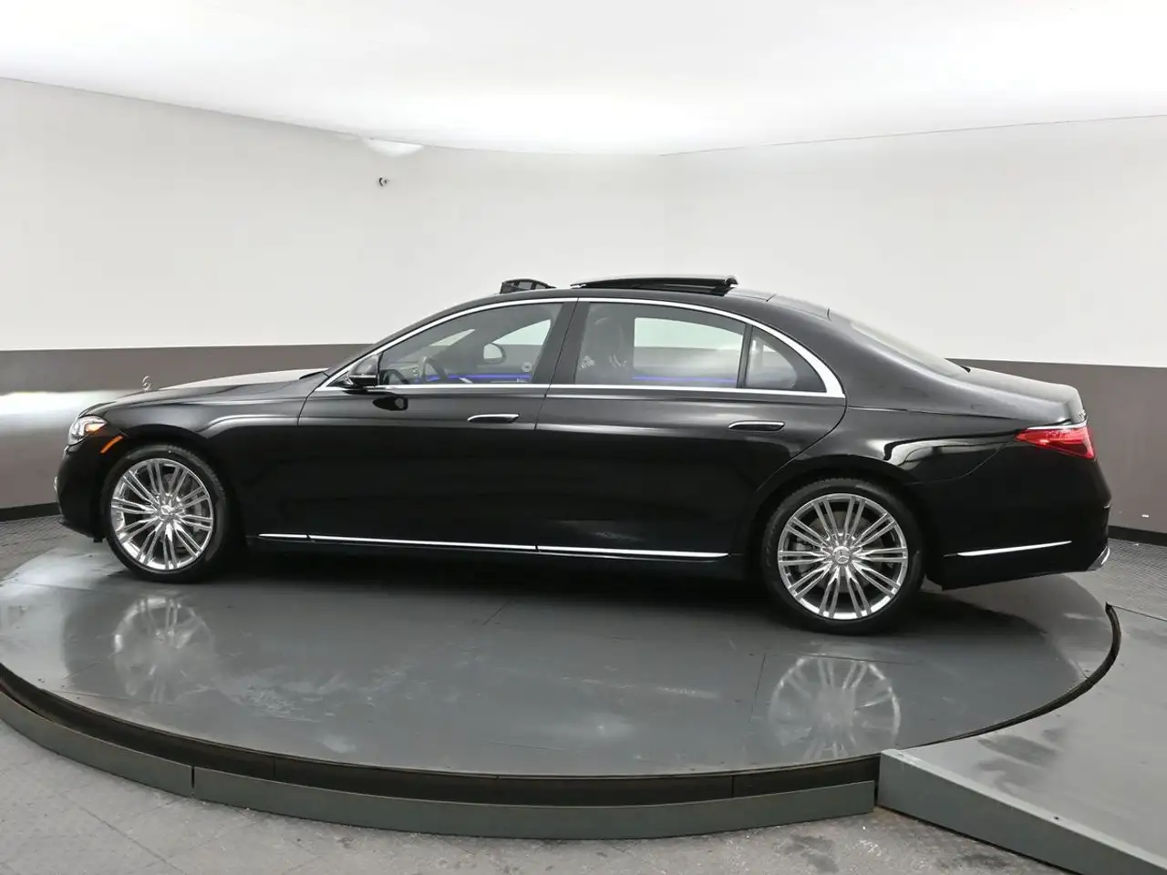 Mercedes-Benz S-Class снимка Mercedes-Benz S-Class