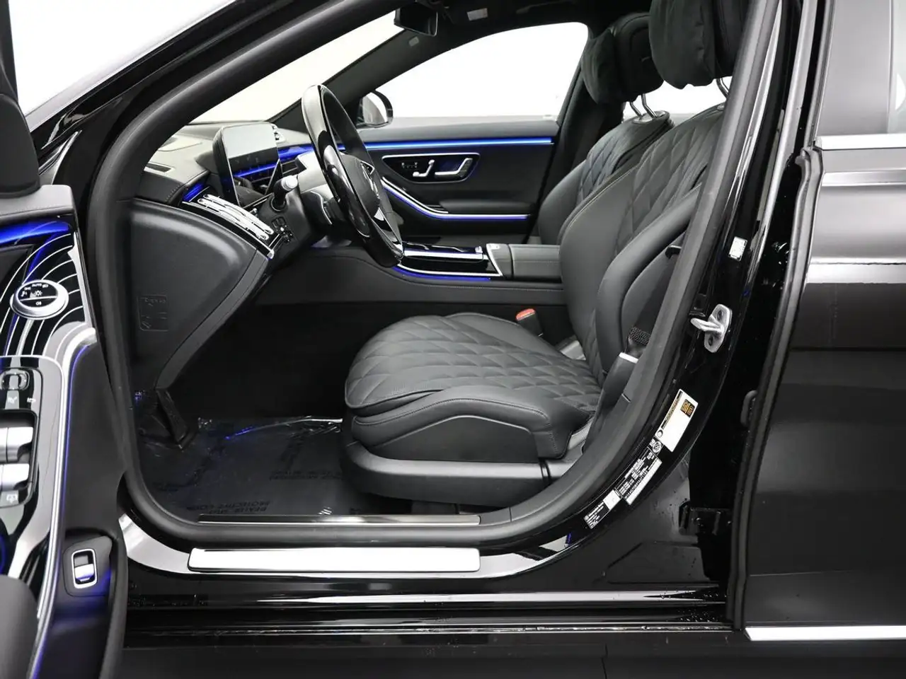 Mercedes-Benz S-Class снимка Mercedes-Benz S-Class