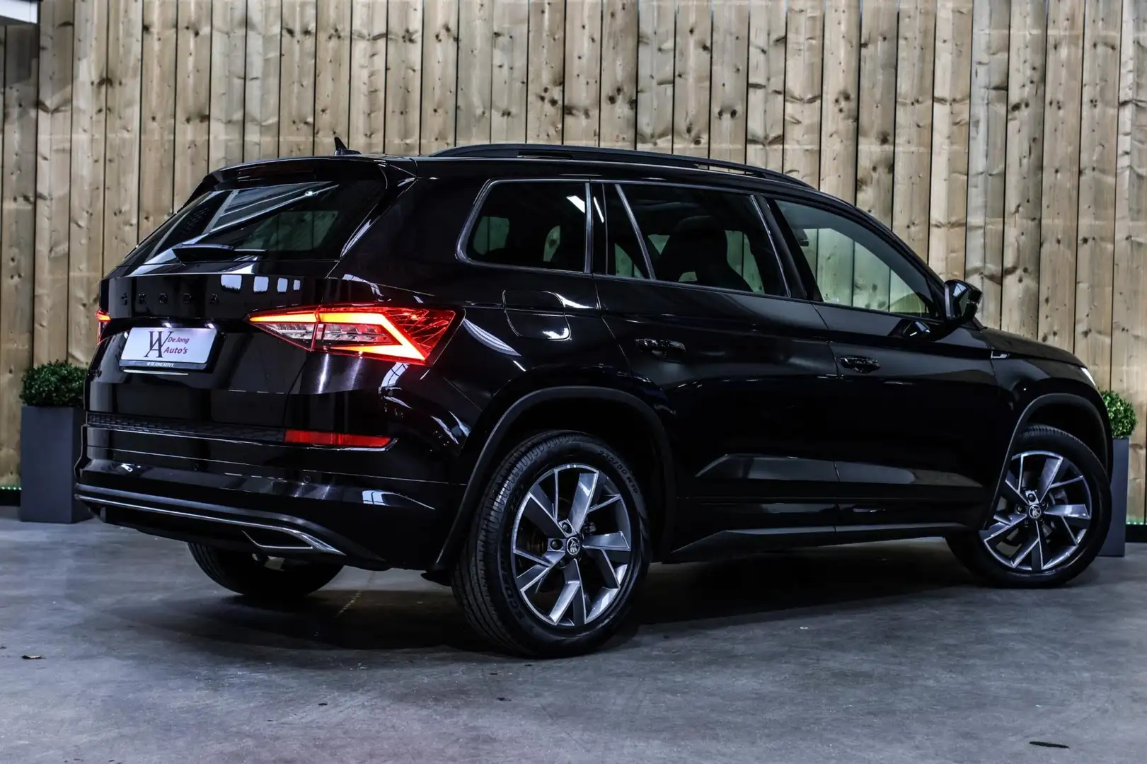 Skoda Kodiaq 1.5 TSI Sportline 7p. *Pano*Canton*Keyless*Camera* Zwart - 2