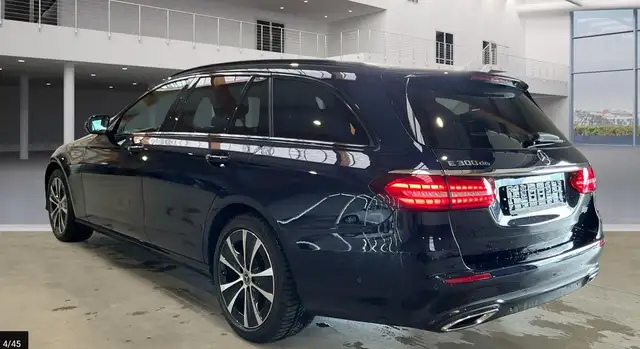 Mercedes-Benz E-Class view 3