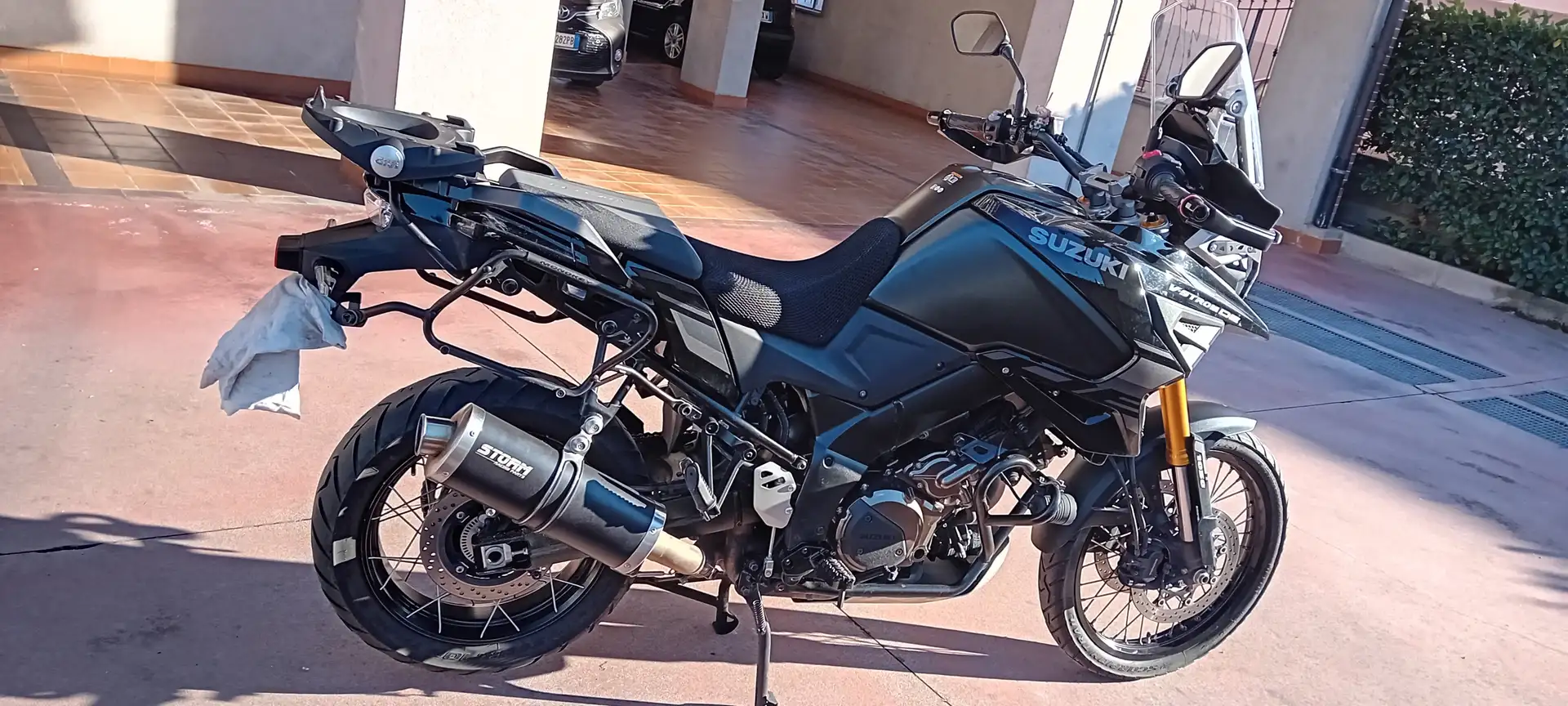 Suzuki V-Strom 1050DE Noir - 2