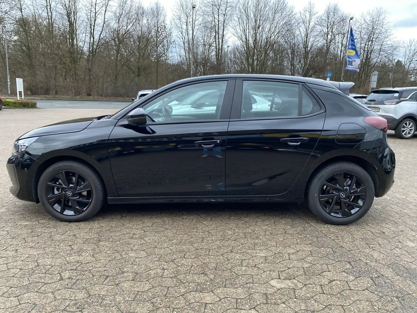 Opel Corsa 1.2 Edition AT8/SHZ+LHZ/PDC v+h+CAM/ALLWETTER Schwarz - 2