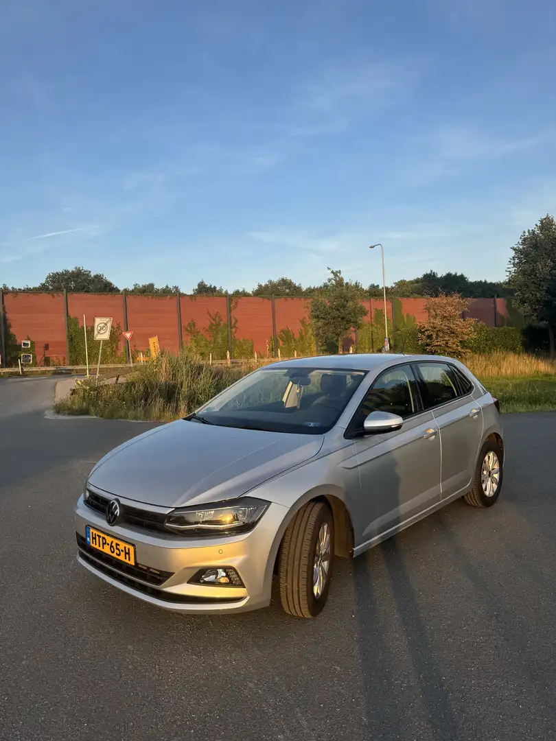 Volkswagen Polo 1.0 TSI Highl.BnsR Grijs - 2