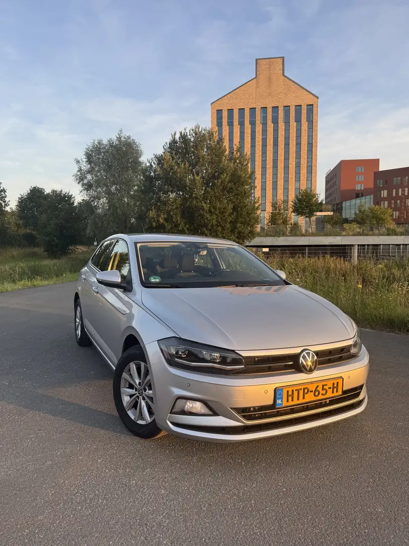 Volkswagen Polo 1.0 TSI Highl.BnsR Grijs - 1