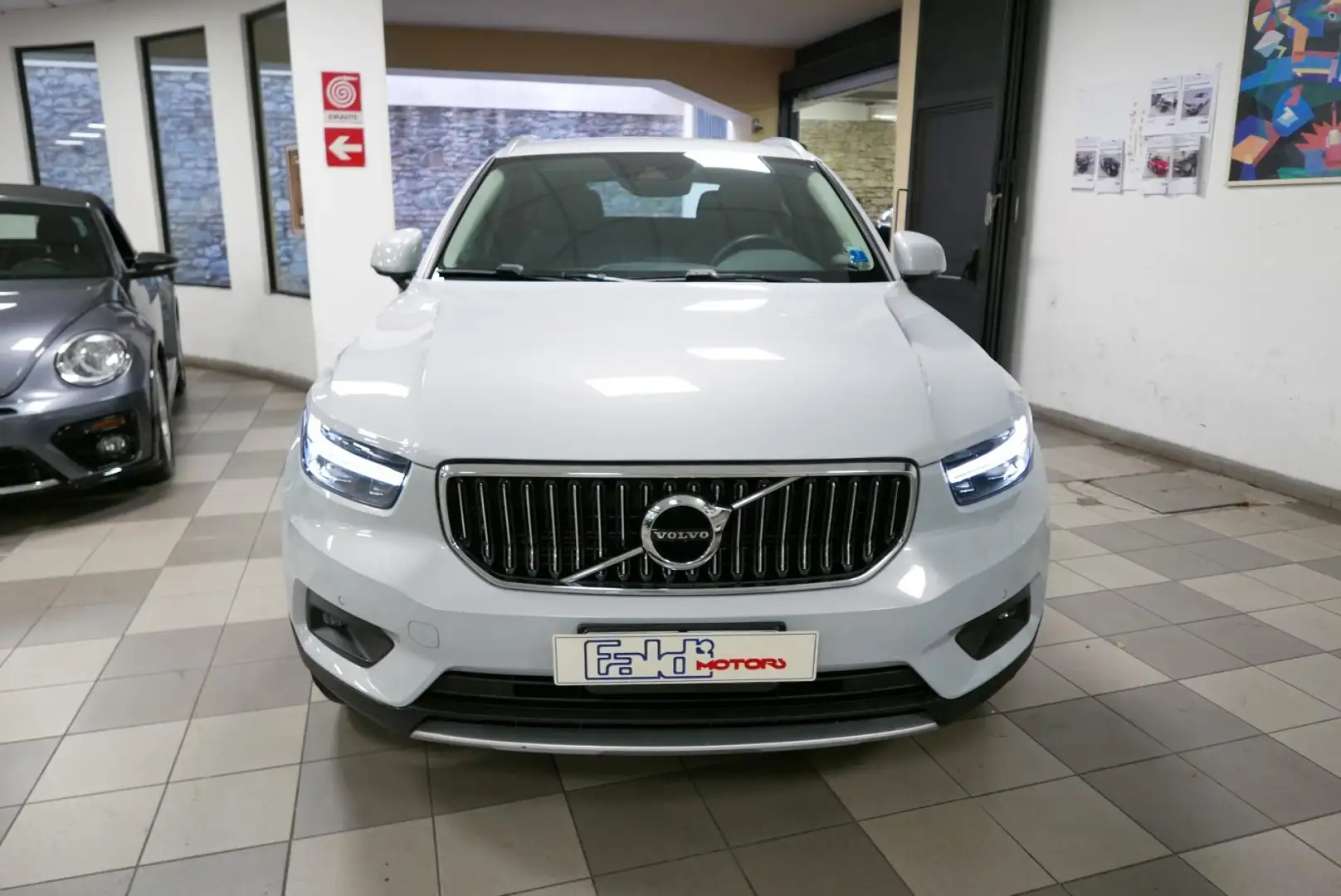 Volvo XC40 T4 Recharge Plug-in Hybrid Inscription Expression Bianco - 2