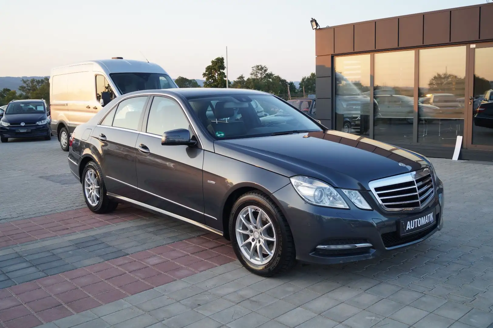 Mercedes-Benz E 300 CGI BlueEfficiency Avantgarde Bi-Xen Tempo Grau - 1