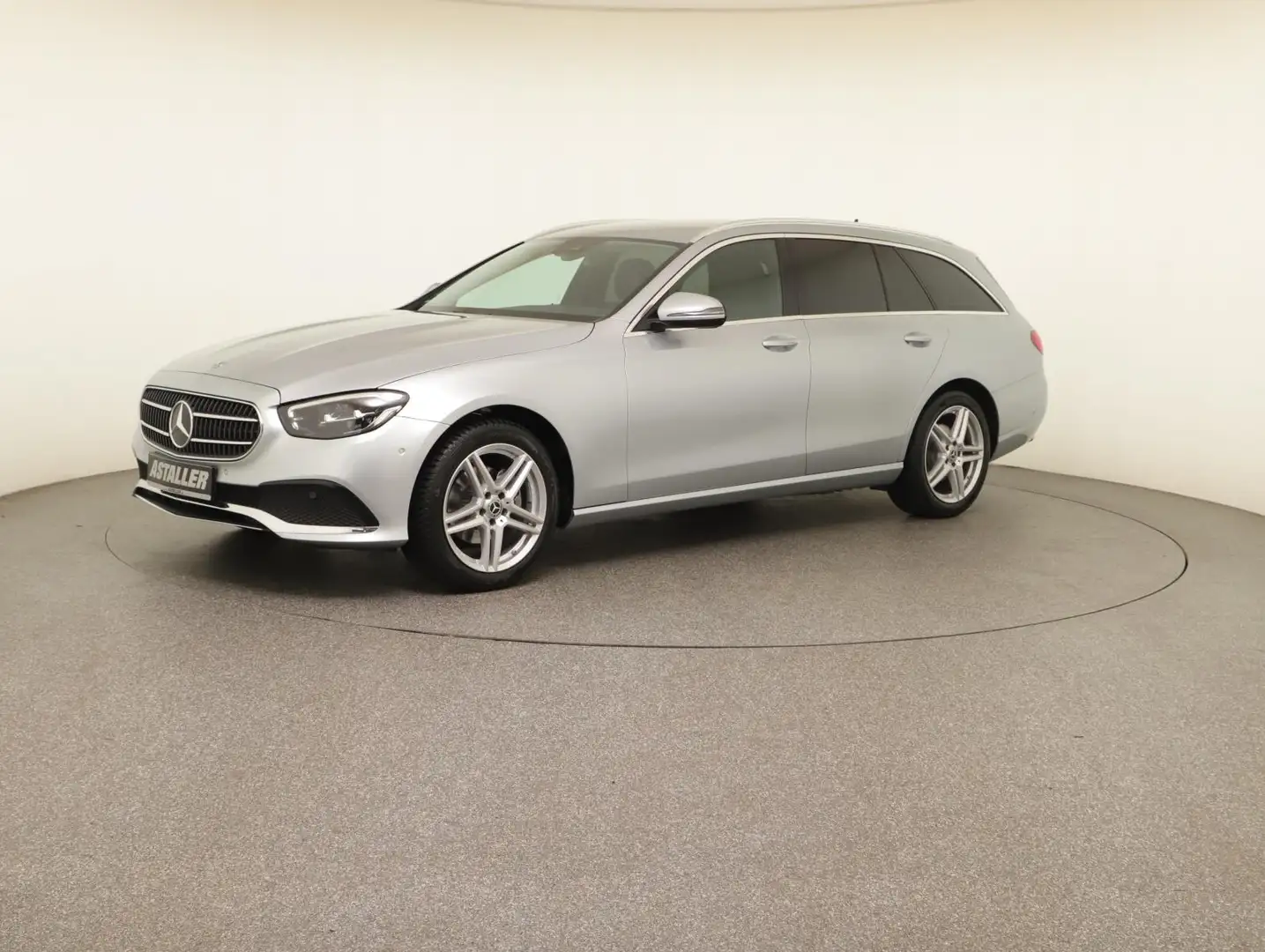 Mercedes-Benz E 220 T d Avantgarde 2x LED+Nav+18"+AHK+Kam+Wide Silber - 2