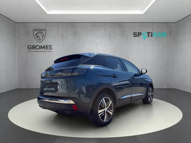 Peugeot 3008 view 3