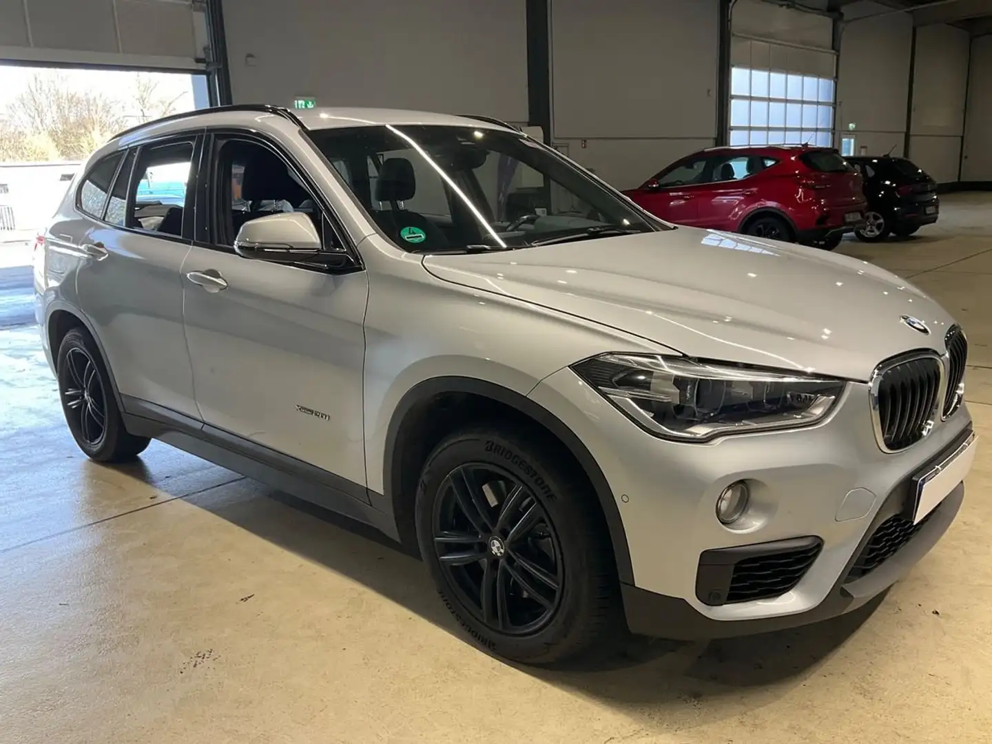 BMW X1 X1 xDrive20i Aut.Advantage Weiß - 2