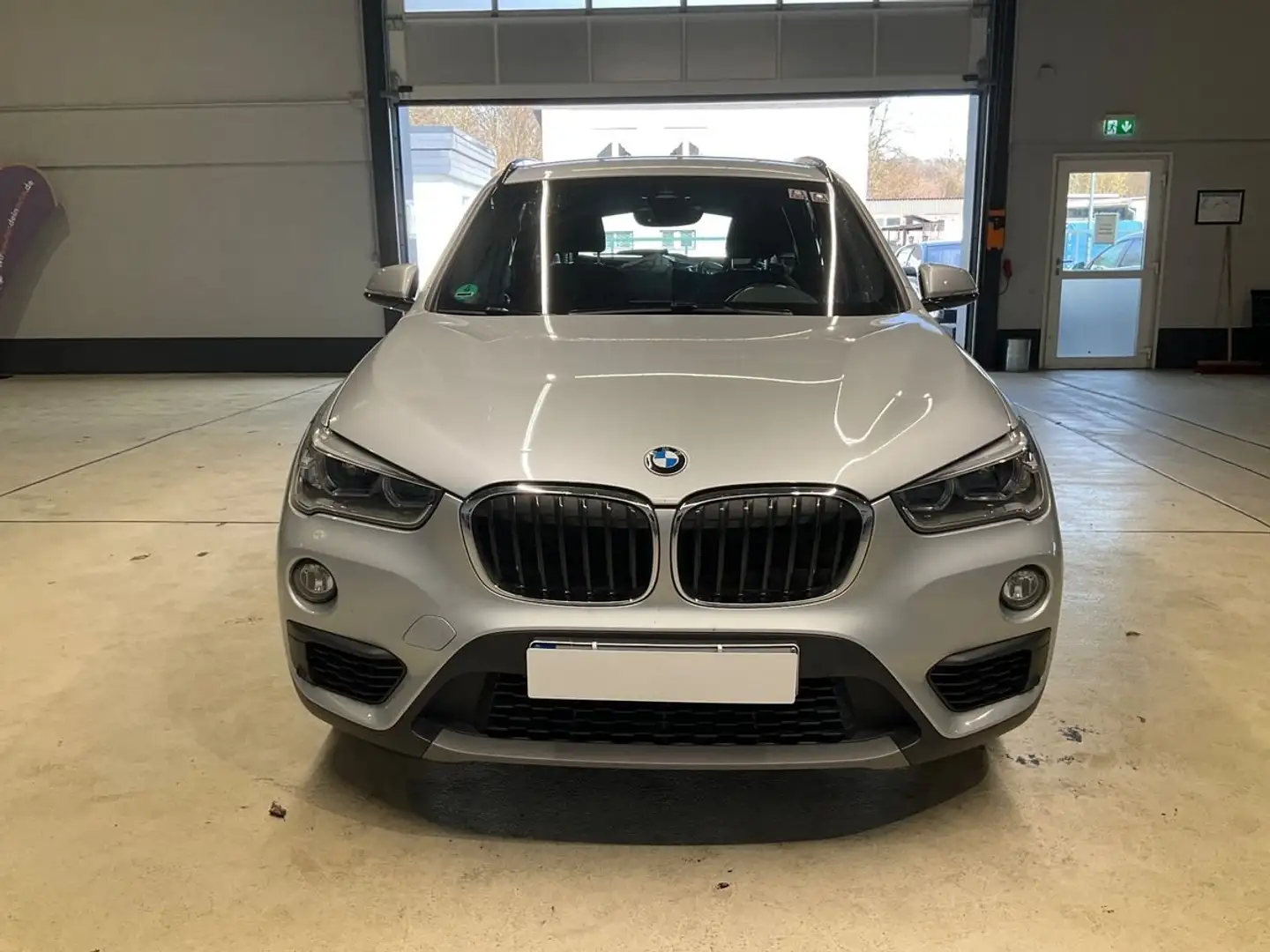 BMW X1 X1 xDrive20i Aut.Advantage Weiß - 1