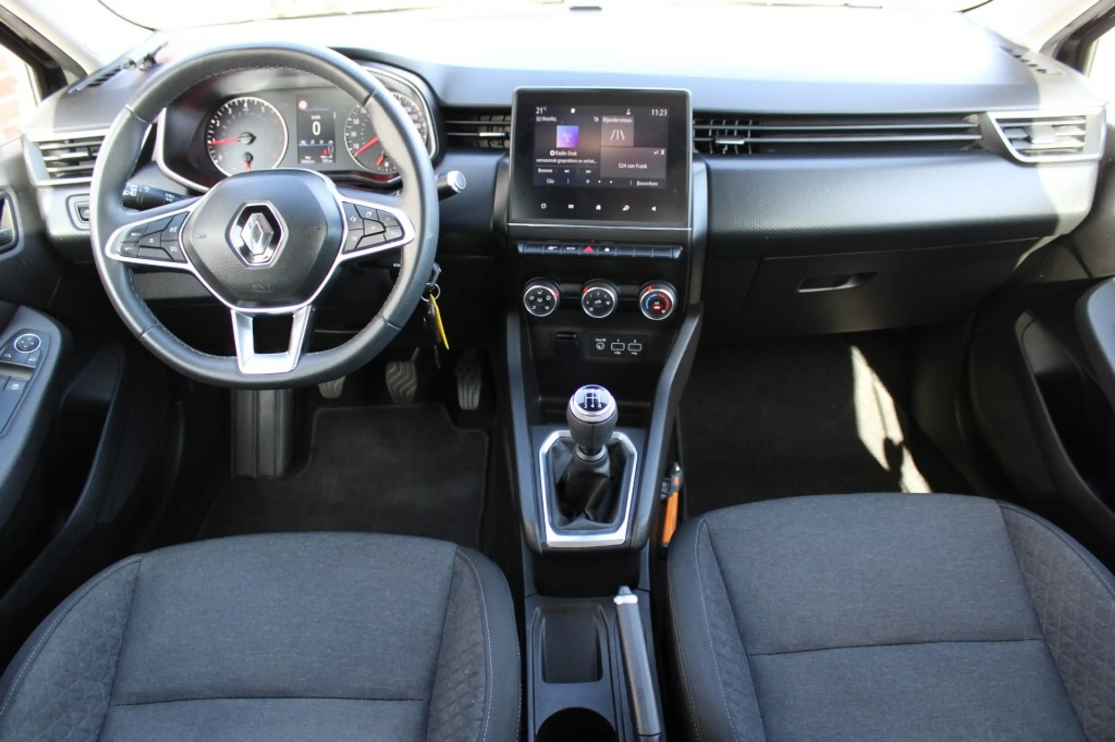 Renault Clio TCe 100 pk Zen — photo 6