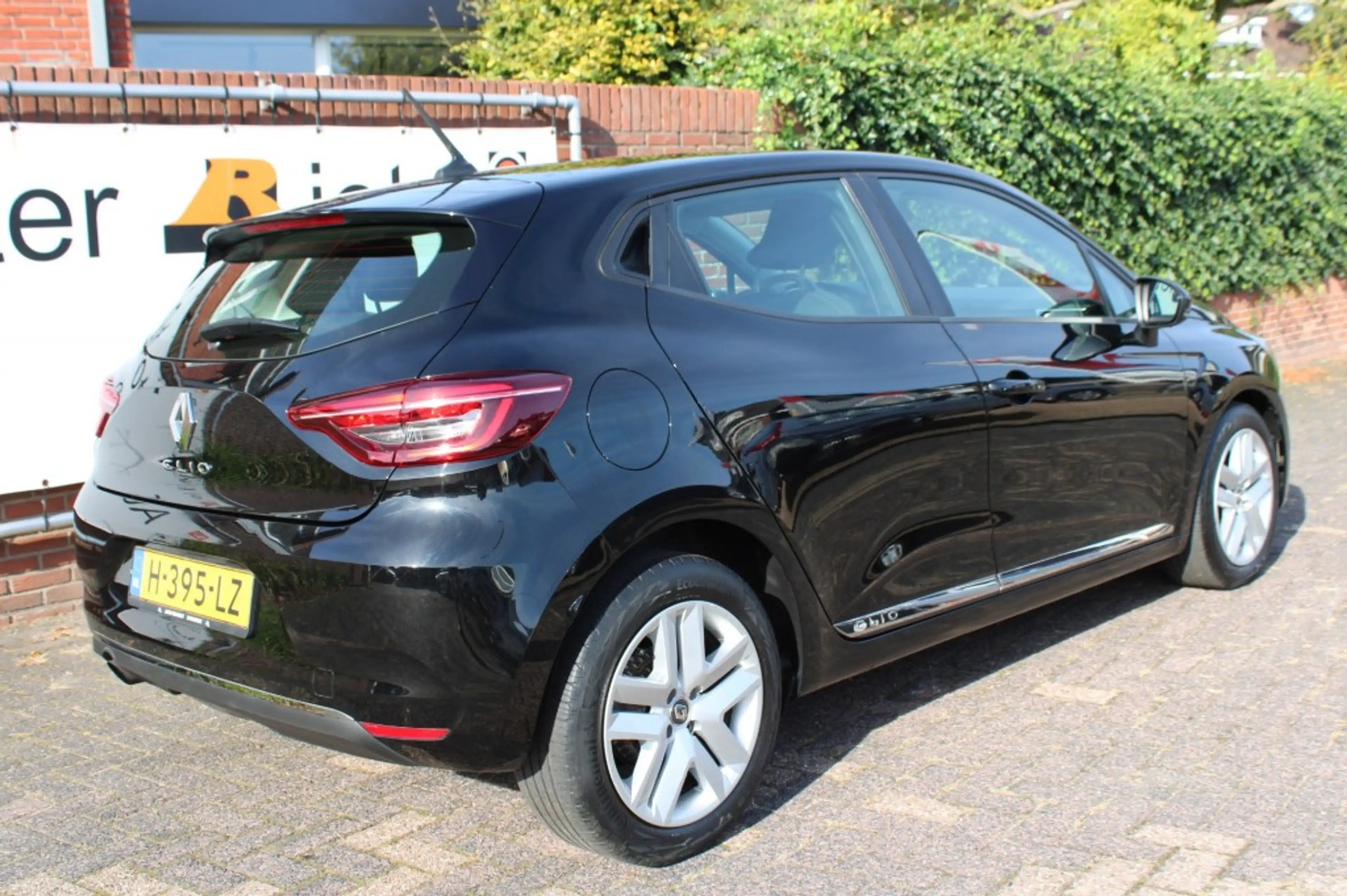 Renault Clio TCe 100 pk Zen — photo 8