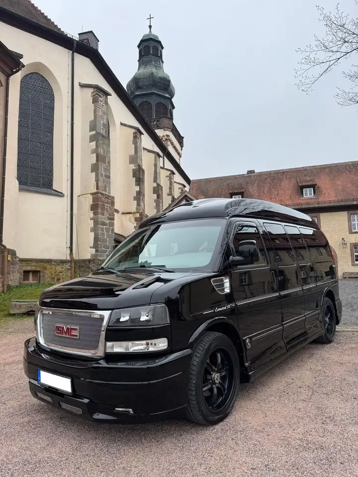 GMC Savana