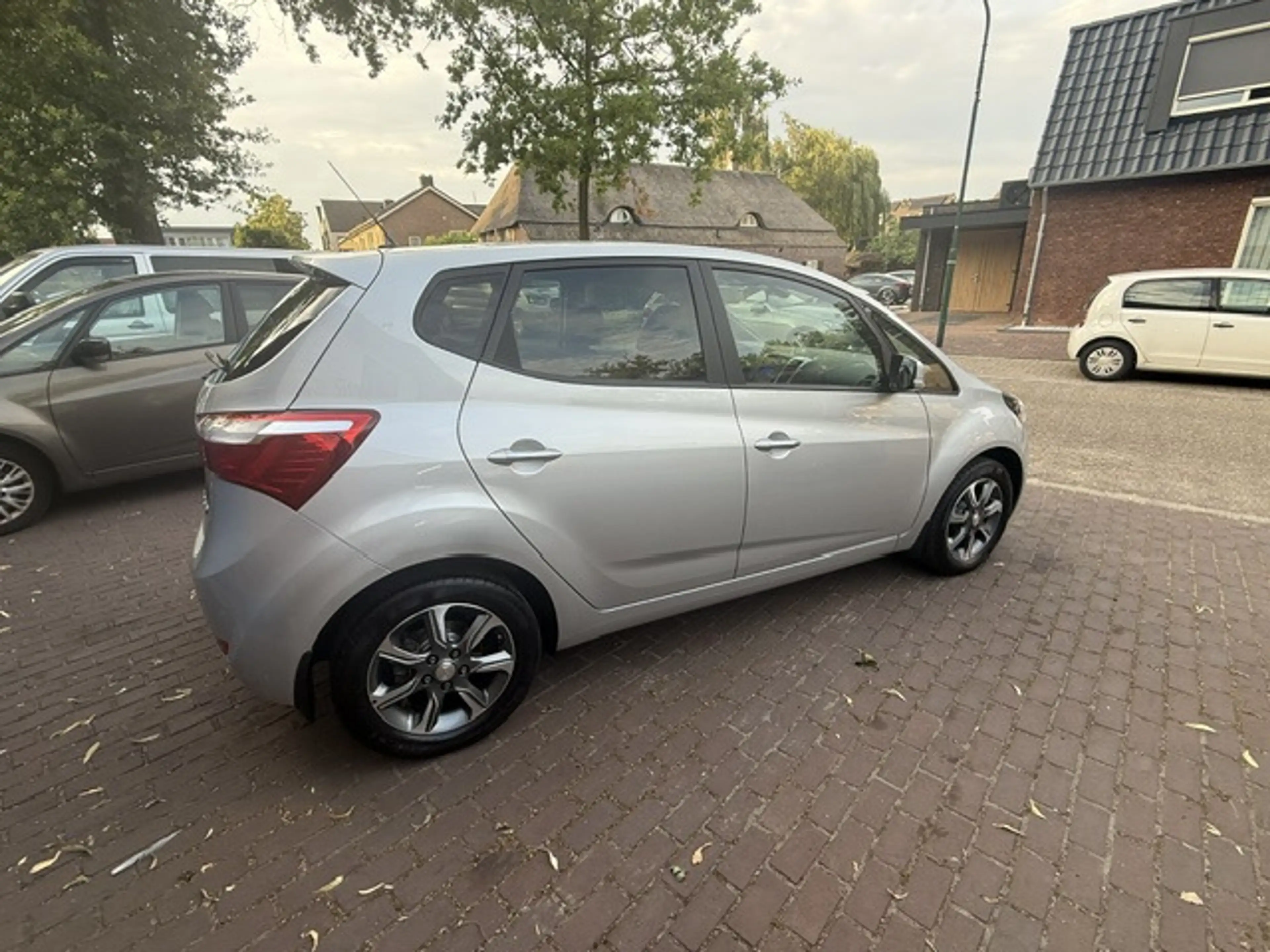 Hyundai iX20 1.6i Go! Stuur- en stoelverwarming , PDC Achter, C — photo 7