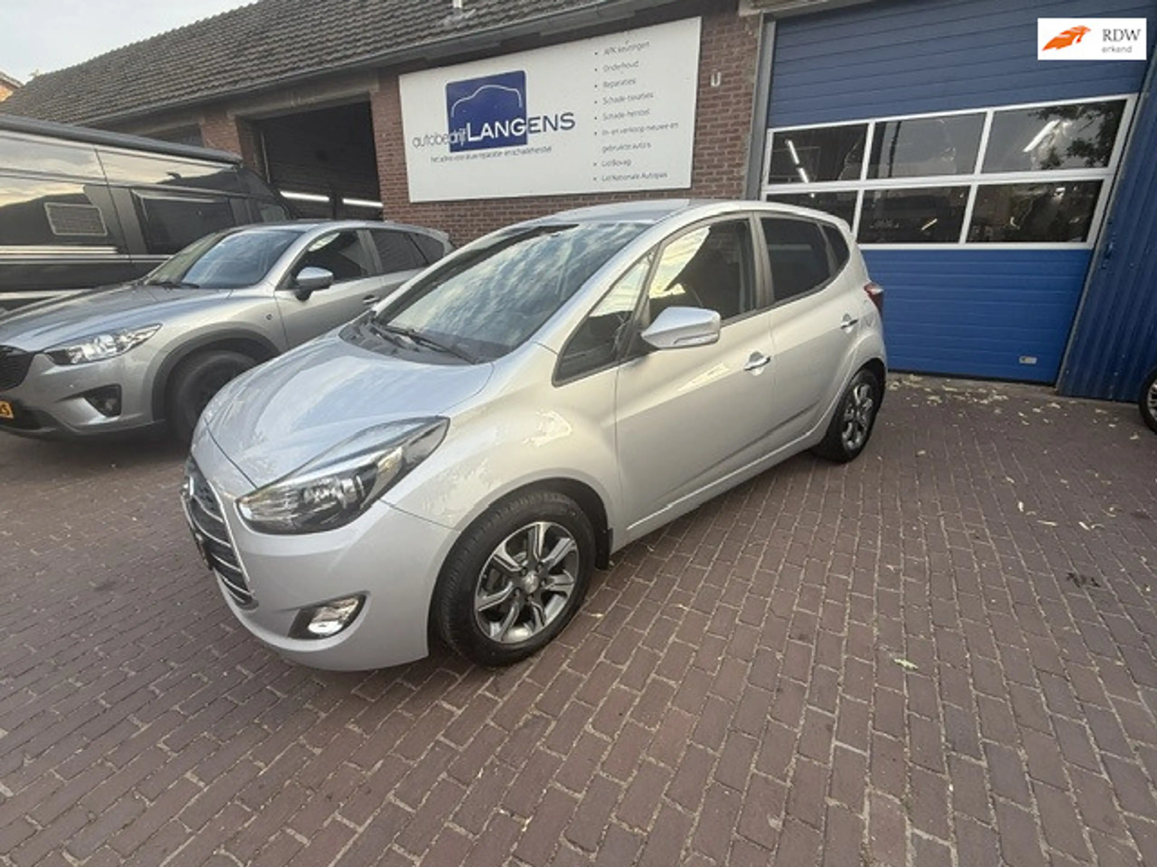 Hyundai iX20 1.6i Go! Stuur- en stoelverwarming , PDC Achter, C