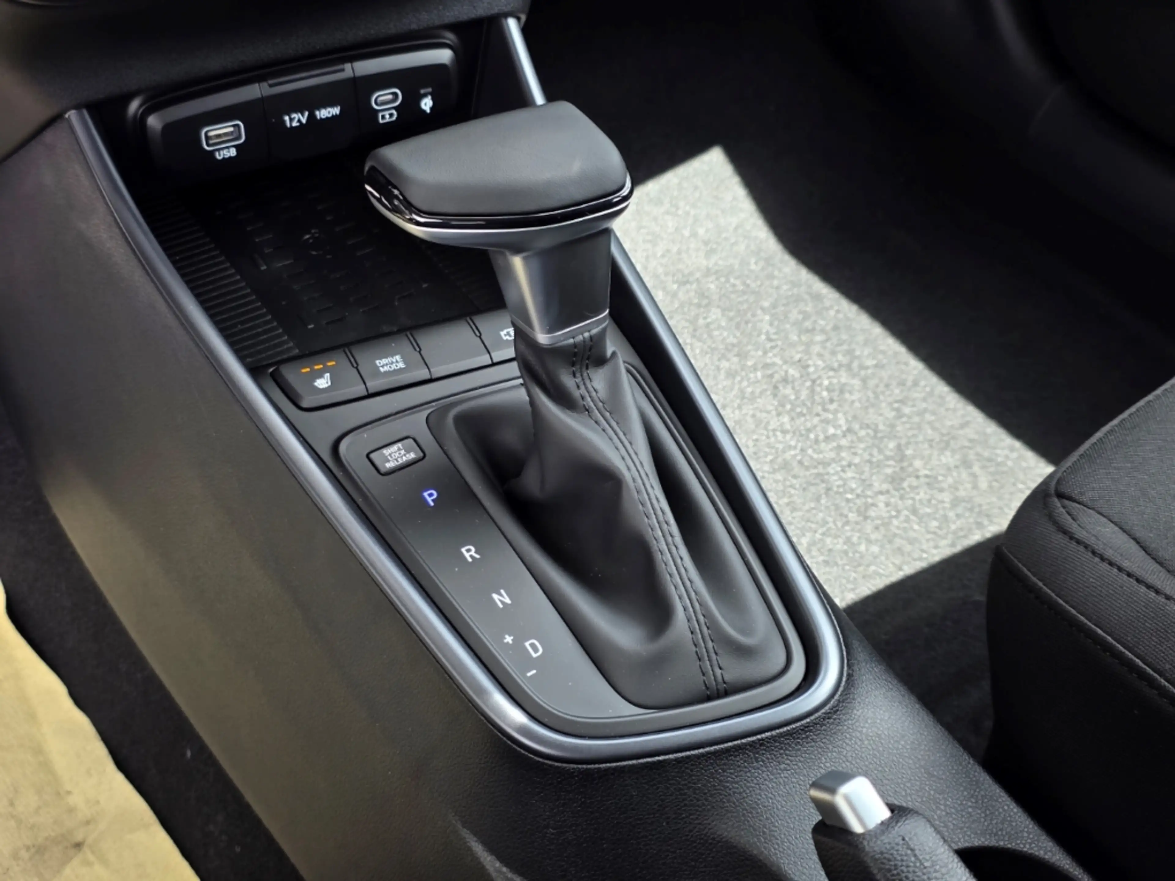Hyundai BAYON 1.0 T-GDI 7-DCT Trend, Kamera, Navi, PDC, CarPlay, — photo 21