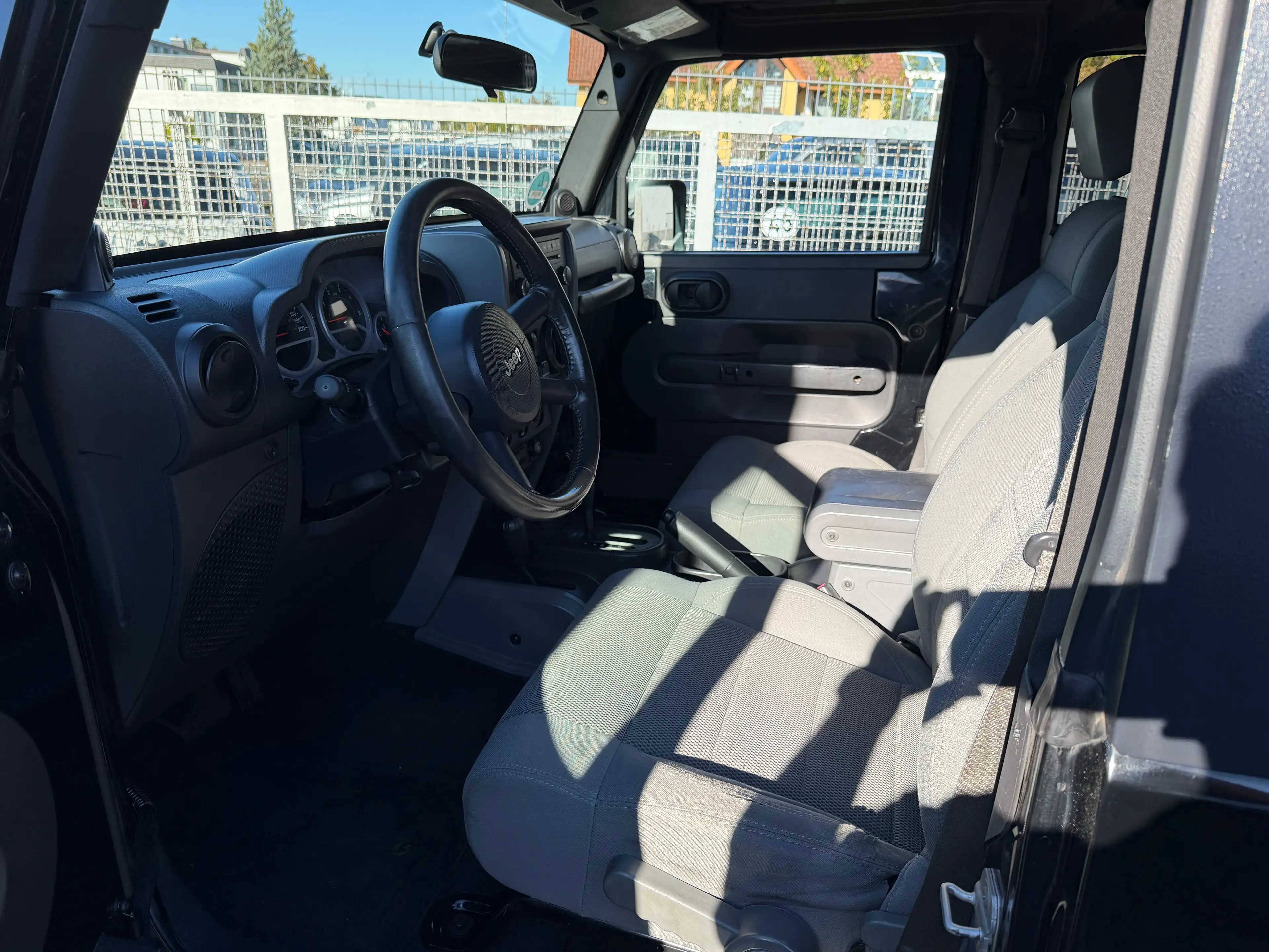 Jeep Wrangler Sahara — photo 9