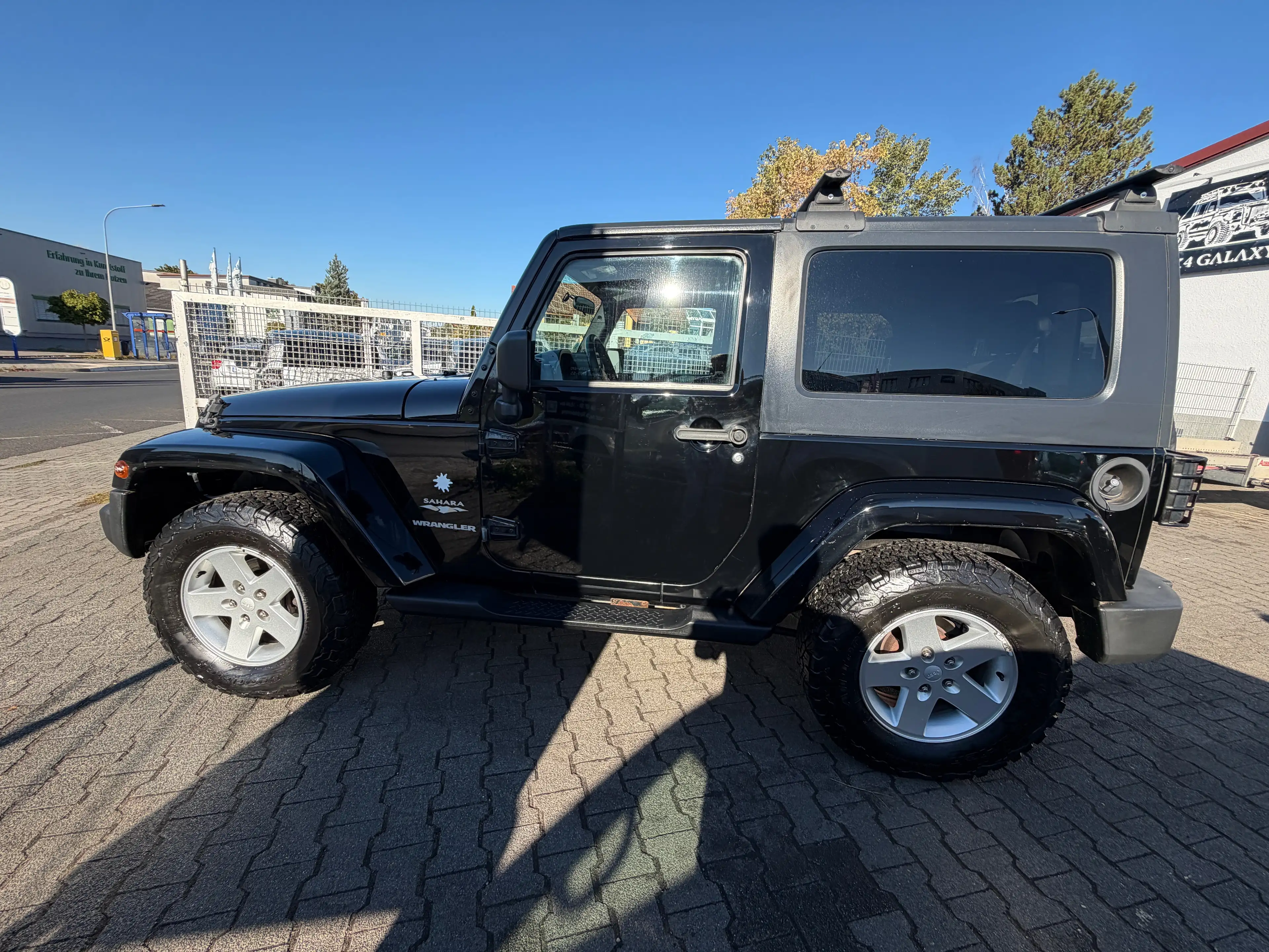 Jeep Wrangler Sahara — photo 2