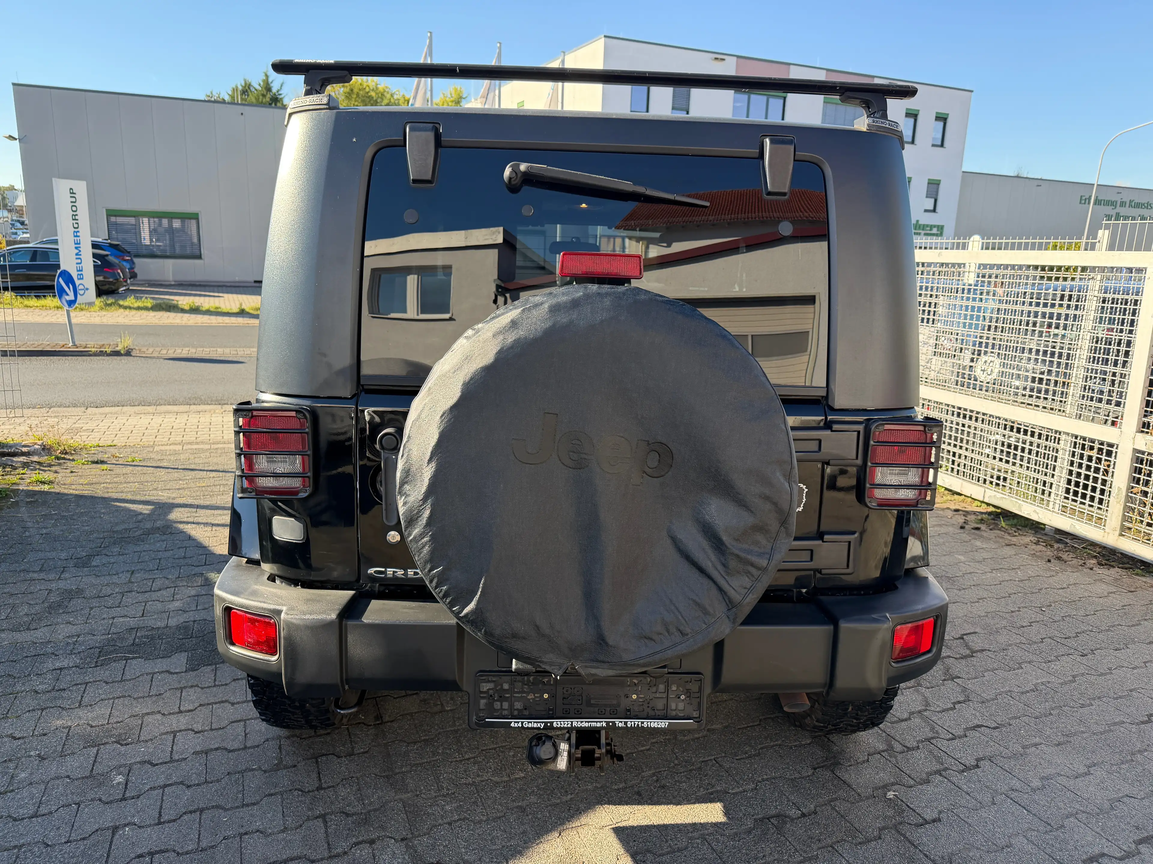 Jeep Wrangler Sahara — photo 4