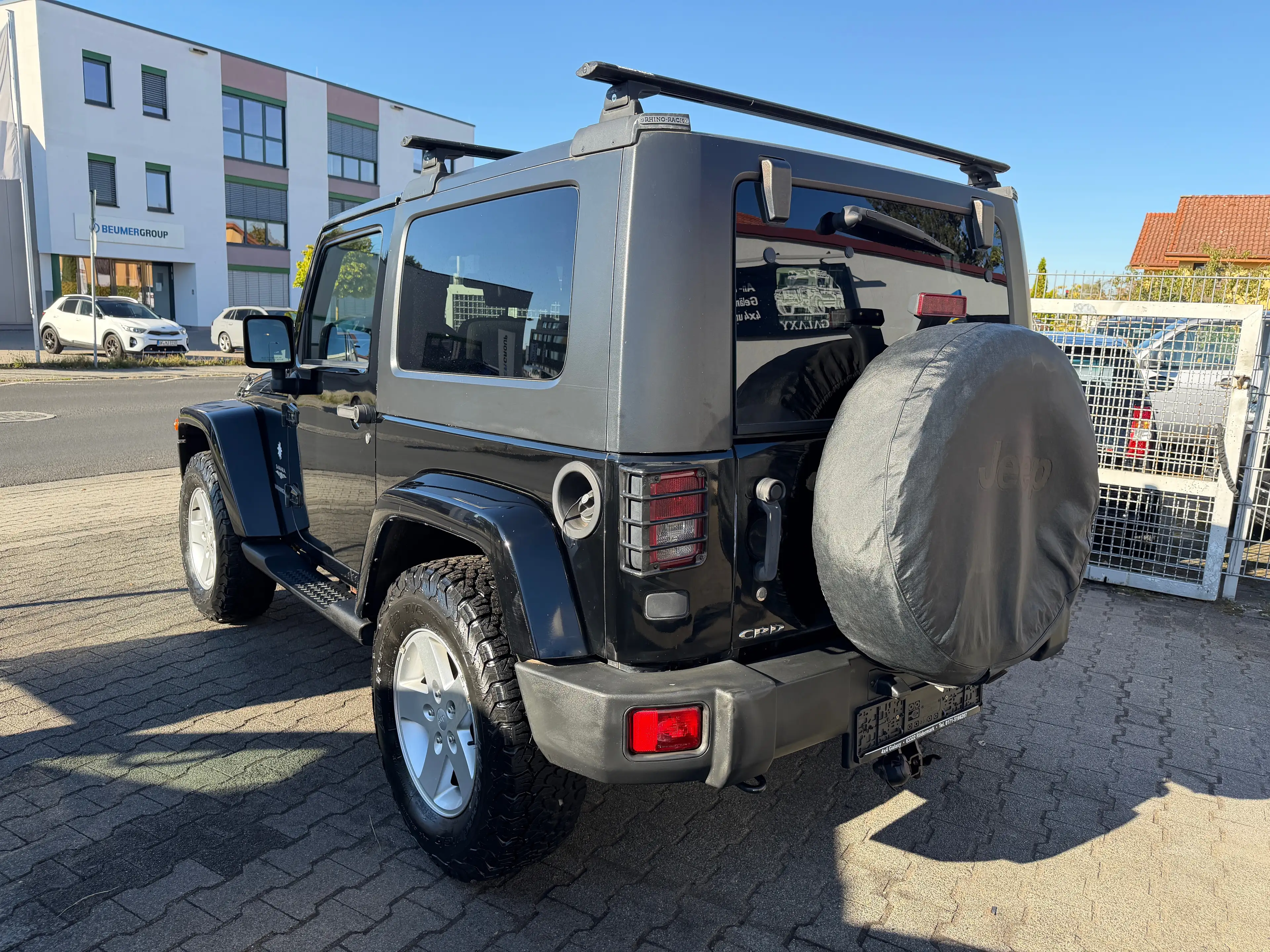 Jeep Wrangler Sahara — photo 3