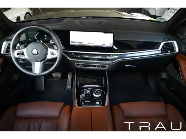 BMW X7 view 14