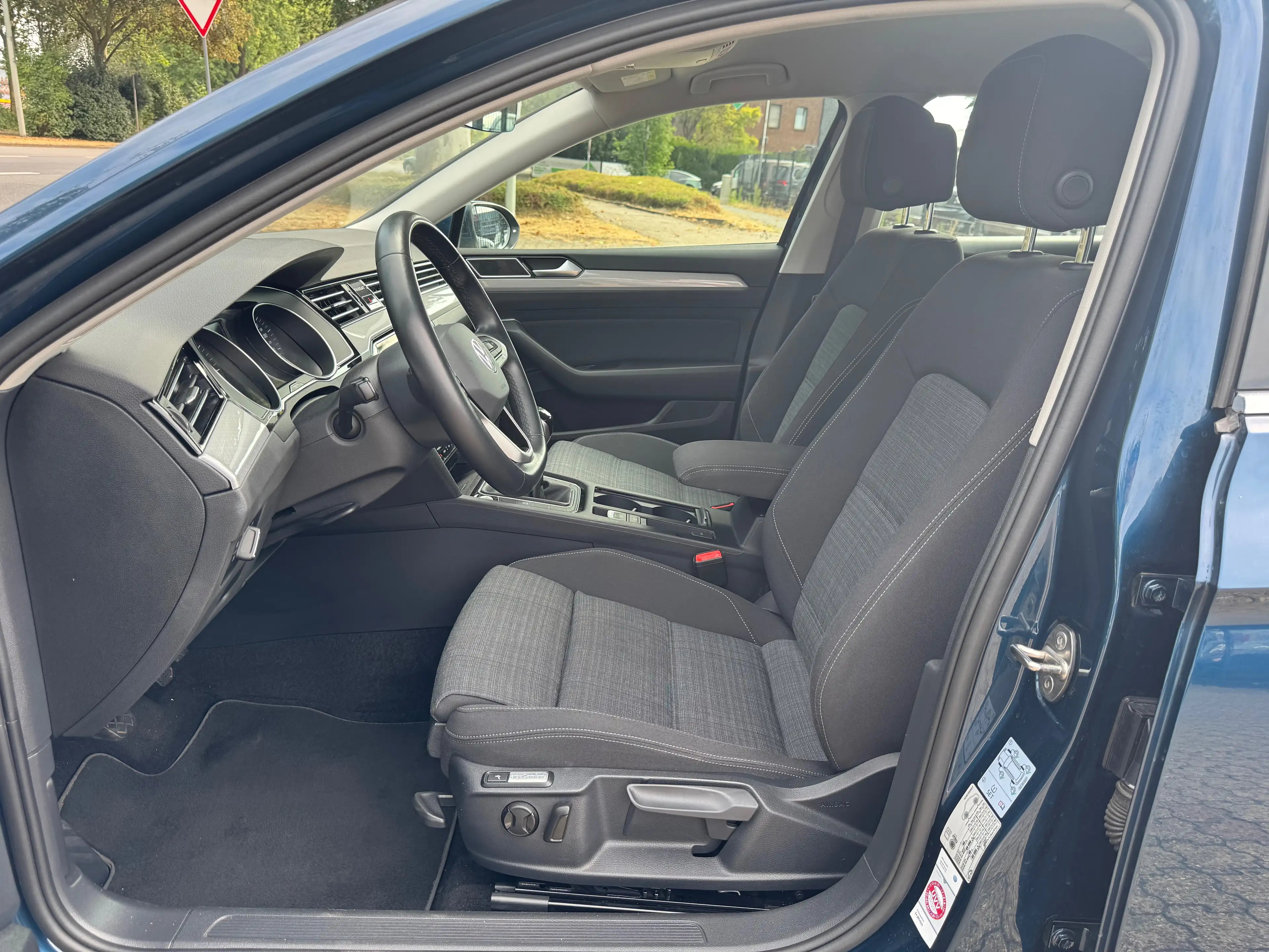 Volkswagen Passat Variant Passat Variant 2.0 TDI  Business LED, ACC, Navi — photo 2
