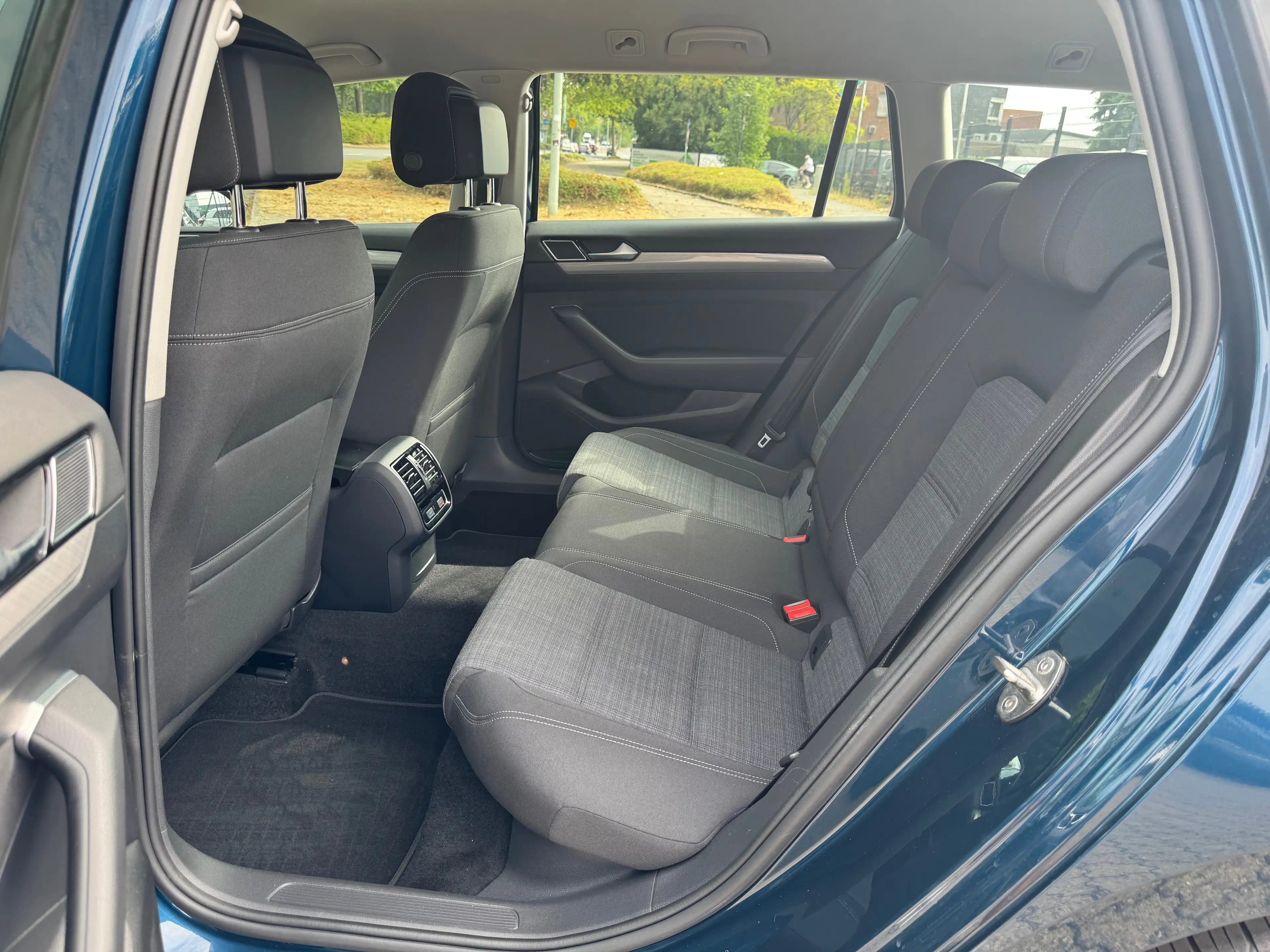 Volkswagen Passat Variant Passat Variant 2.0 TDI  Business LED, ACC, Navi — photo 8