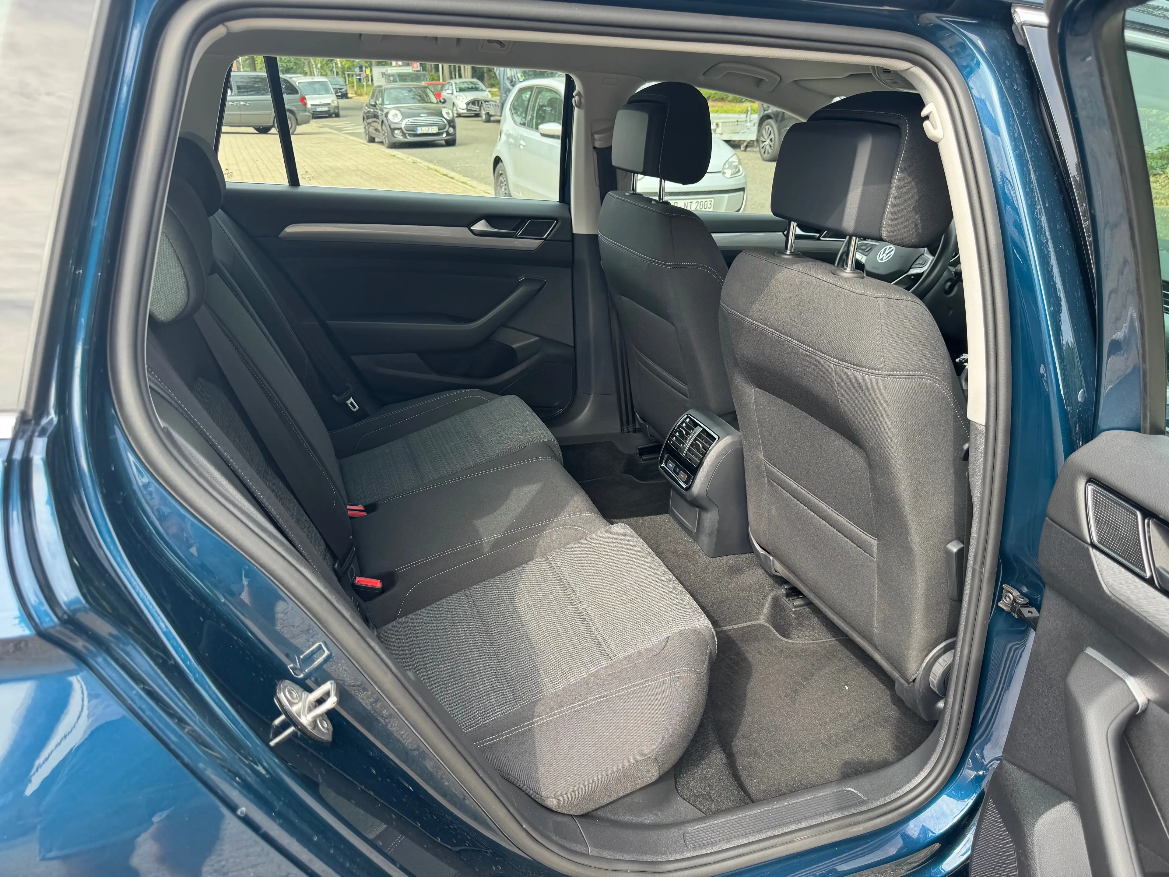 Volkswagen Passat Variant Passat Variant 2.0 TDI  Business LED, ACC, Navi — photo 9