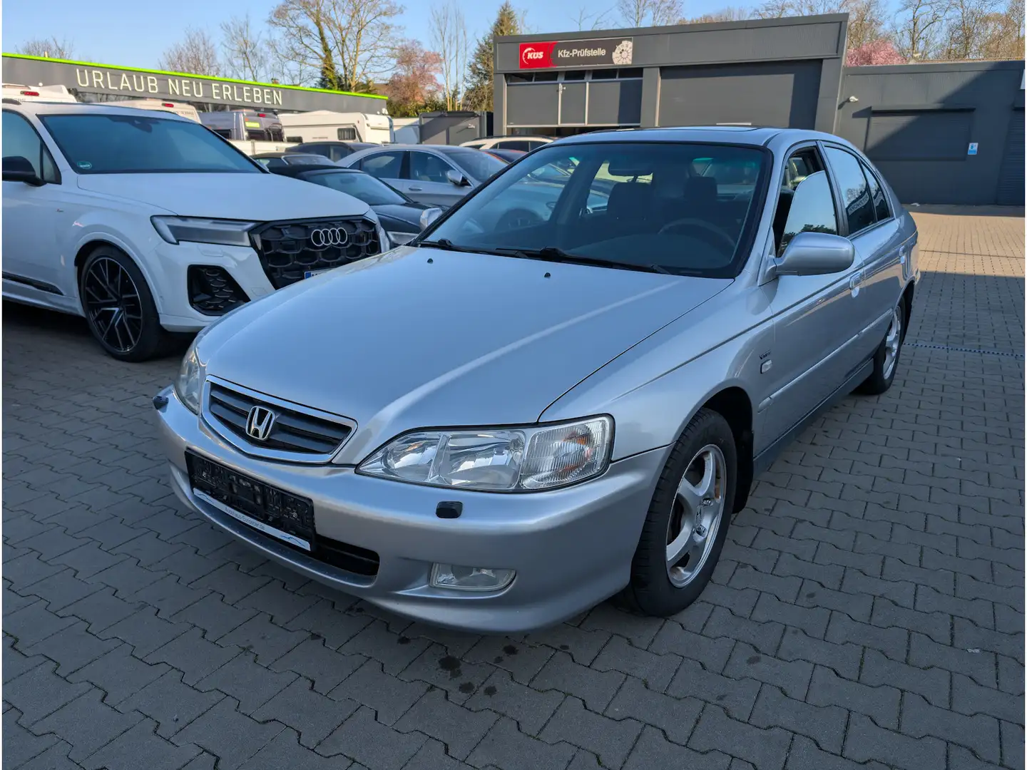 Honda Accord 1.8i LS 5 Lim. *HU 07/2026* Plateado - 1