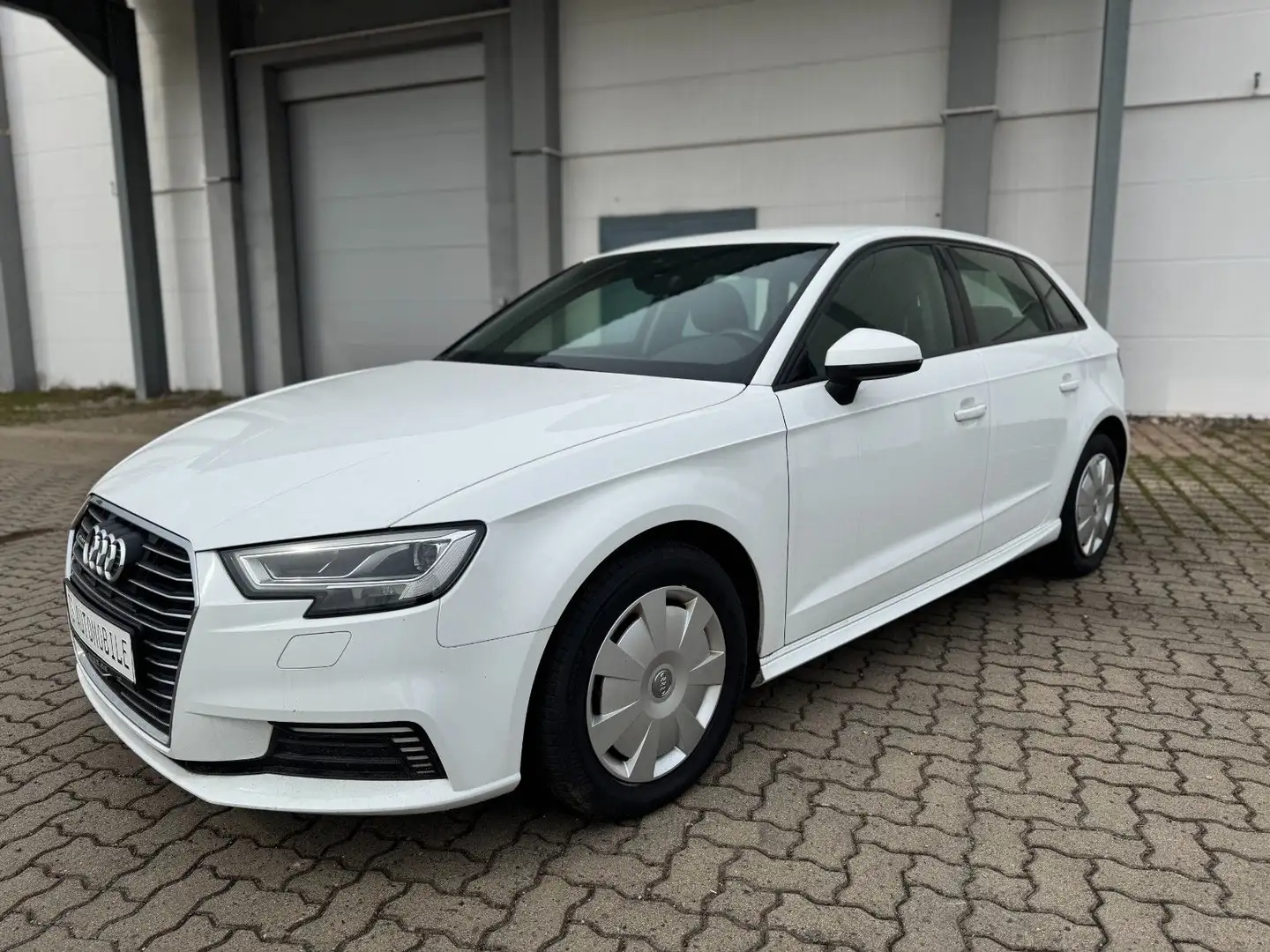 Audi A3 Sportback 40 e-tron*Hybrid*LED*PDC*SHZ*NAVI* Weiß - 2